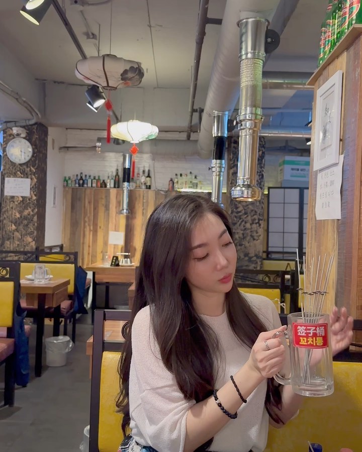 #협찬 #한양대맛집 #미미램양꼬치한양대점

저렴한 금액에 무한으로 즐길 수 있는 미미램양꼬치🐑
한양대점을 다녀왔어요!

양꼬치 종류별로 하나씩 골라먹는 재미도 있구
양꼬치 뿐만아니라 요리들도 너무 맛있어서
진짜 진짜 많이 먹고 왔어요😣

미미램양꼬치한양대점은 한양대쪽에 위치해있고
왕십리역에서 가까워요!
매달 1,3번째 수요일은 정기 휴무라 하니
가실때 참고하세영🤗

#왕십리무한리필 #한양대양꼬치 #왕십리맛집 #왕십리양꼬치