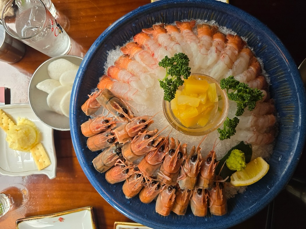 딱새우회🩵🩵

너무 맛있구 사장님이 친절하셔서 다시 방문하기 좋아여~~
새우튀김머리 까는 방법도 알려주시구 맛있게 먹었어요💗
ㅑ
주술소 첨 가보는데  좋아용

#청주 #오빠랑 #맛난거 #용암동맛집 #딱새우  #데이뚜  #맛집추천 #새우까주는 #우리애기 #고마오