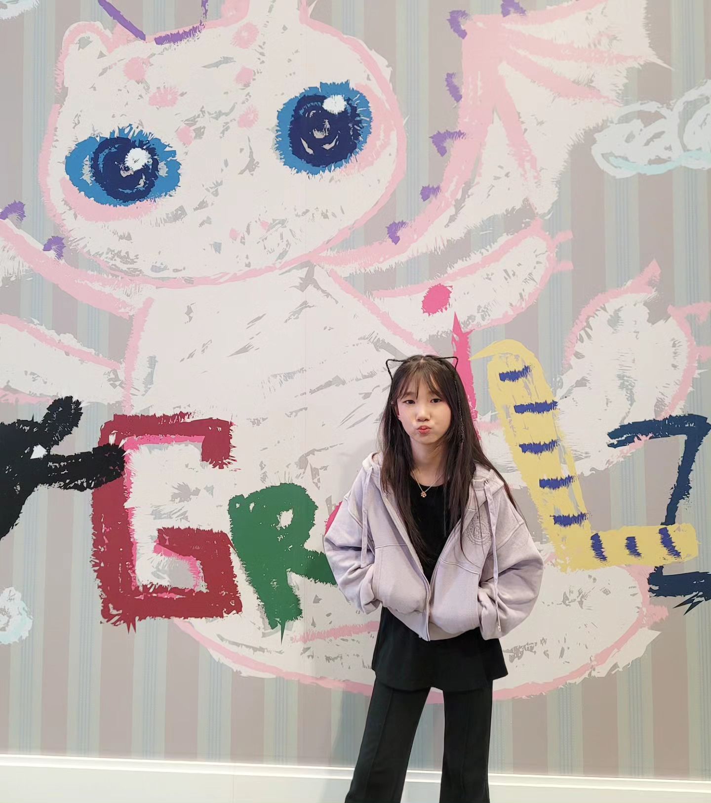 고양이 머리 처음치고 성공적이구만🩷
(이번주는 공휴일이 많아 날로먹는중이라 폭풍 업로드중)

brettailor
#키즈모델 #주니어모델 #키즈OOTD #브렛테일러
