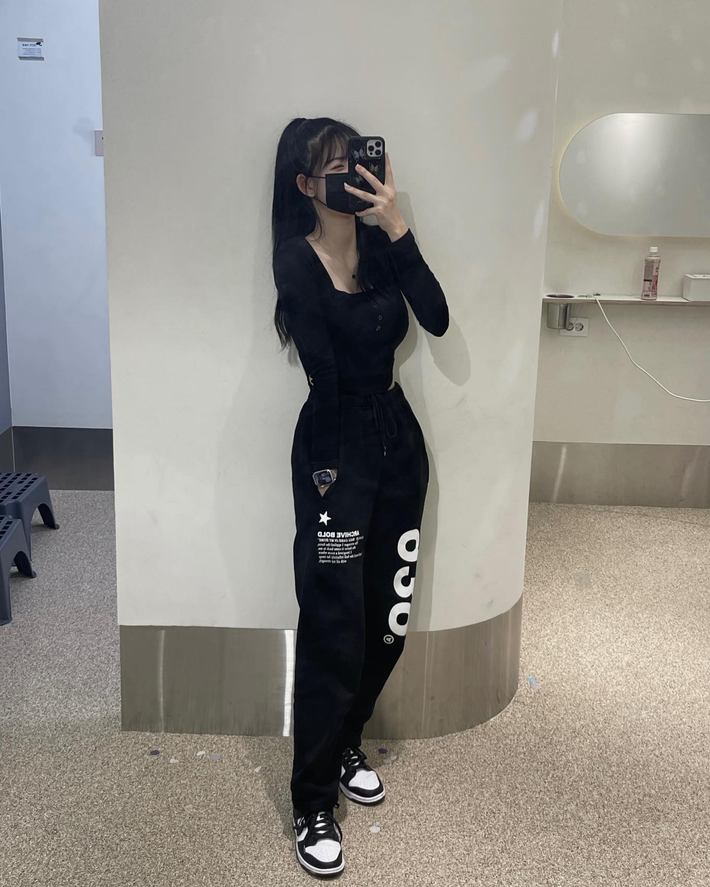 웃어 Ꙭ̮