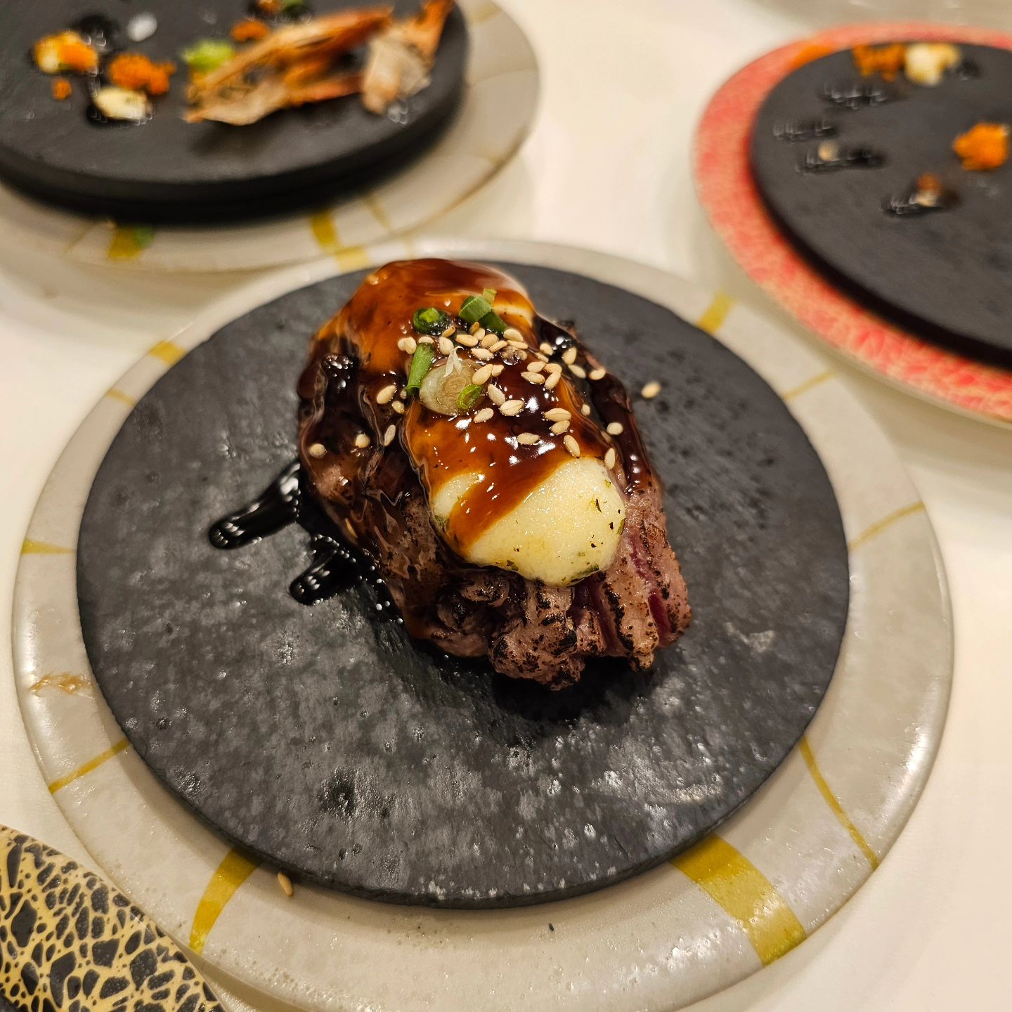 가끔씩 먹는 #초밥
오랜만에 엄마랑 신랑이랑 같이 먹으니
맛있구만~~ ㅋㅋㅋ
⠀
가평초밥은 #스시이안엔
😆😆
⠀
#가평초밥맛집 #가평회전초밥 #초밥맛집 #스시이안엔가평점 #가평맛집 #가평밥집