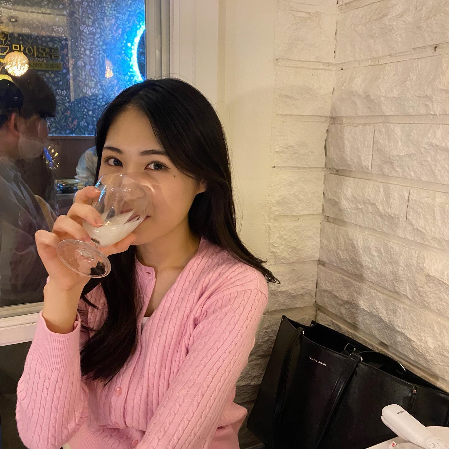 불투명한 미래에 치얼스 🥂
얼른 30살이 되었음 좋겠다! 

#휴무날 #힐링 #취뽀하고싶다 #19학번 #곧졸업🥹