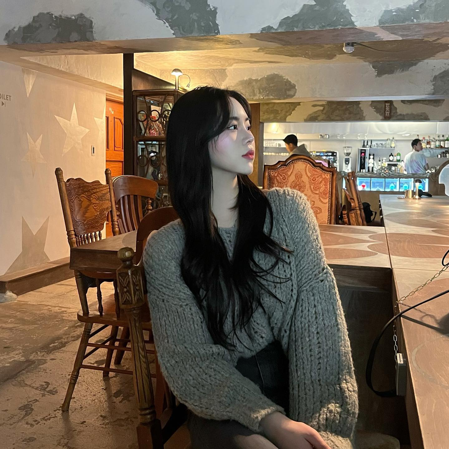 내 감성으로는 이해할 수 없는 카페에 오다…
신기한 음료랑 디저트가 많았으나 그냥 뜨아시켜버리기 ㅋㅋ

요즘 피부 좋아졌다는 소리 많이 듣는데 
사실 비결은 버츄라인 덕분 …💛

겨울철에도 푸석함이라고는 찾아볼 수 없는 피부를 위해 버츄로 미리미리 관리해야지😮
.
.
#버츄RF #리프팅 #탄력관리 #피부관리