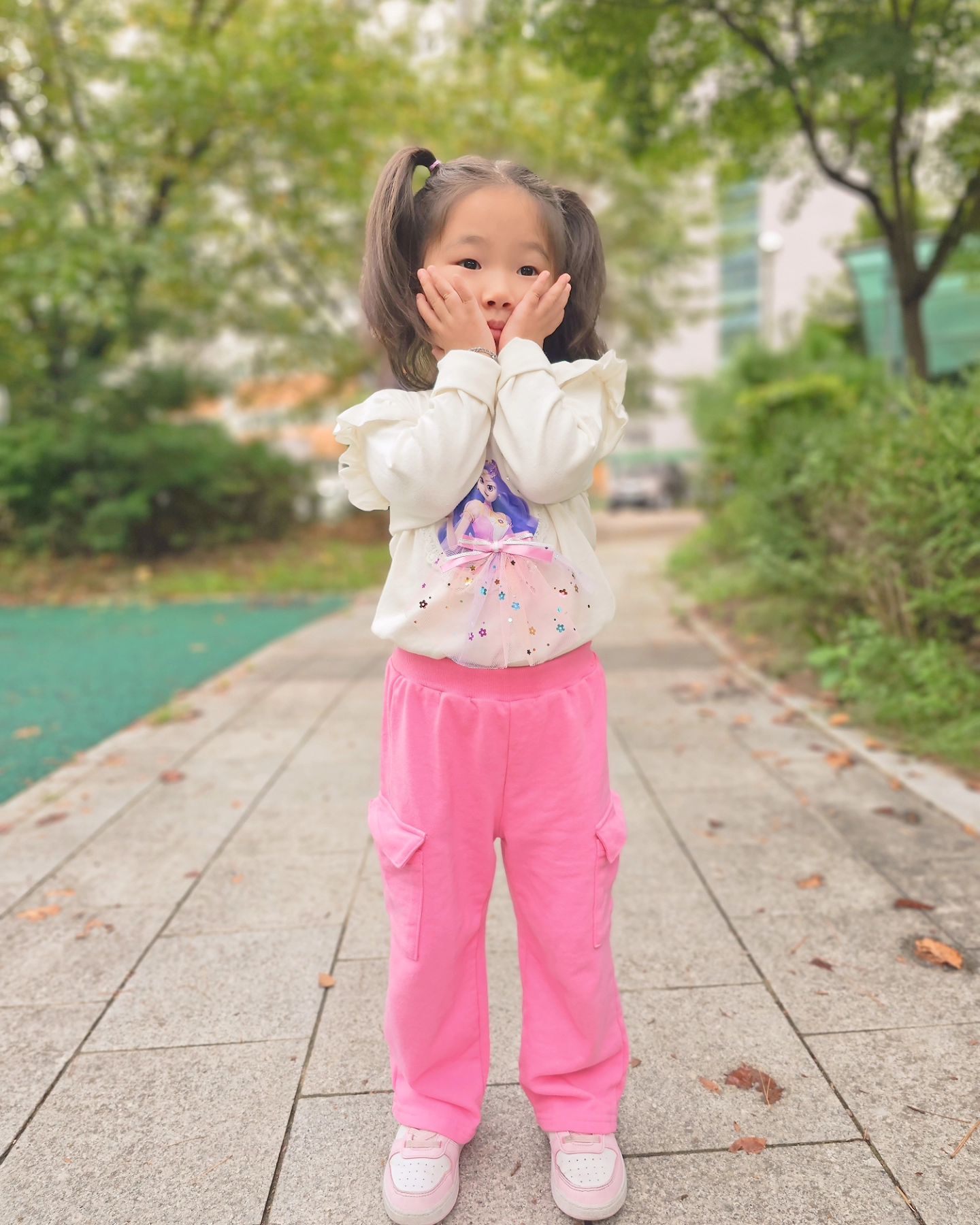 ❁ ʂσσ. ʝι ◡̈+1372  ᴅᴀʏs ෆ⃛

#등원룩 어린이집 가는 아침 

#개구쟁이딸 #귀여움주의
#어린이집가는아침 #등원길에찰칵📷 
#수지의하루 #수지그램 #딸사진찍는재미
#45개월딸  #딸맘 #육아기록 #일상 #2020년생
#육아소통 #육아스타그램 #내사랑 #내보물 #koreankids