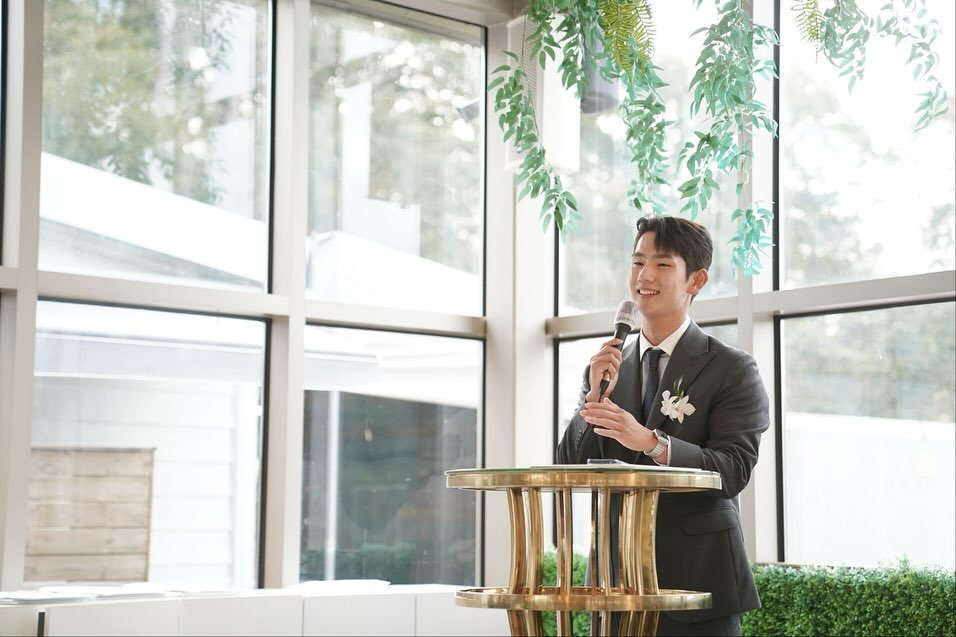 💐예식 후기_ #한승민아나운서

안녕하세요! 승- 하!🥰🧡

11월은 20커플을 축하드리는 달인데요

어찌나 큰 박수와 환호를 보내주시던지 아직도 눈에 아른거리고 하네요☺️🙌

예식 준비에 진심인 웨딩 아나운서와 함께 해보세요☺️

🧡예식 문의 : Dm
🧡연락처 : 010 5602 2652
