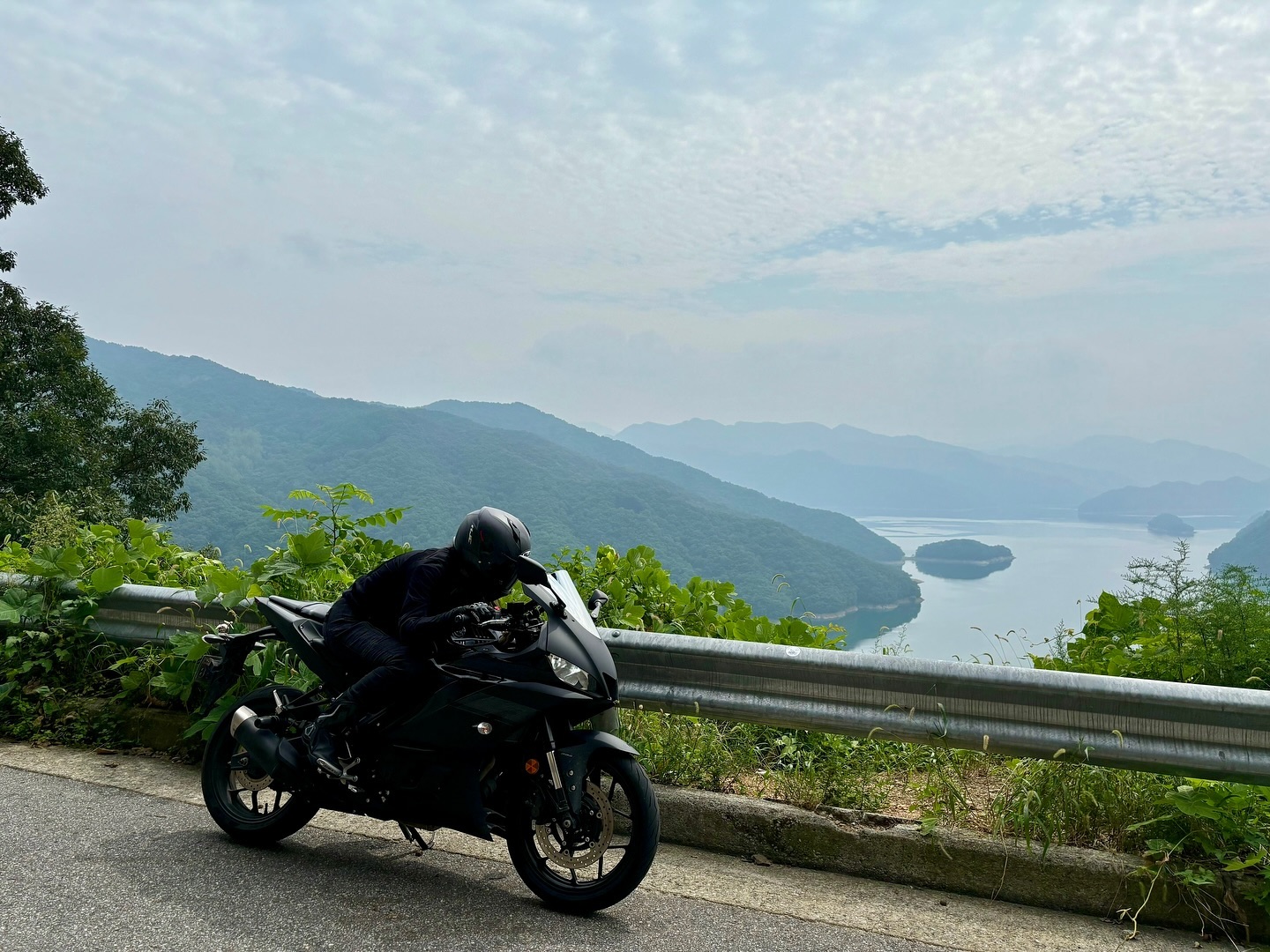 🏍️˚₊·—̳͟͞͞💨

𝟏
🅽
𝟐
𝟑
𝟒
𝟓
𝟔

📸 : ksanamita 

#yamaha #r3 #321cc #moto #motorcycle #motogirl #motorbike #motolife #bikelife #바이크 #바이크스타그램 #바린이 #바이크타는여자 #여라 #hjc #dainese #다이네즈