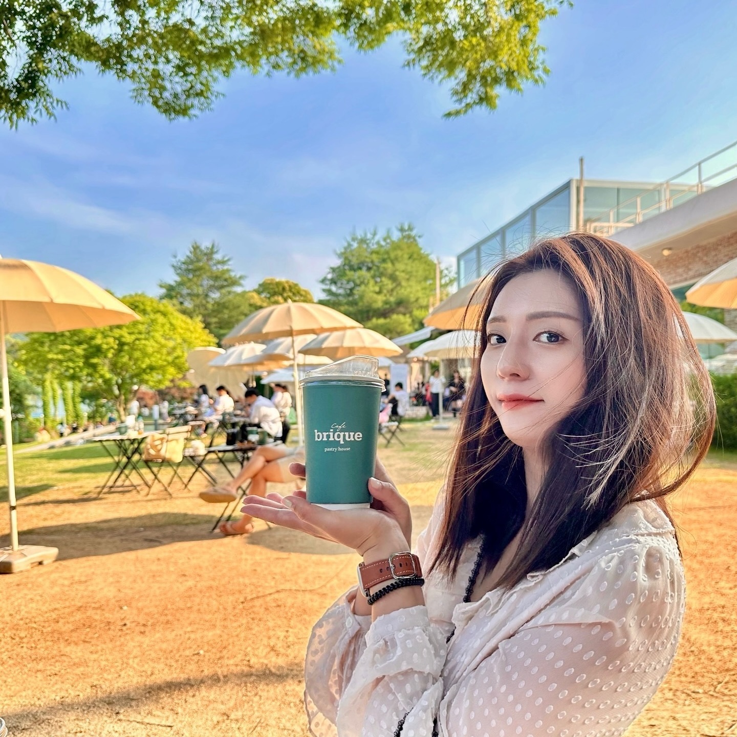 복잡한거 피한다고 서울 밖으로 나가는건데..
역시 좋은곳은 사람이 넘 많다.. 
뷰가 좋은데 커피도 맛있어🥹빵두!!
주말엔 6시쯤 방문하는게 적당할듯.. 
 근처에 맛집은  #구암막국수 #달빛식탁 추천