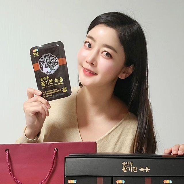 김수진 on Instagram: "#광고 부모님께 이번 설 선물을 무얼할지 벌써부터 고민되더라구요🤔 사실 한우며 홍삼이며 웬만한 아이템은 이미 해드렸던지라 더 고민됐어요 그러다 발견한 [몸엔용