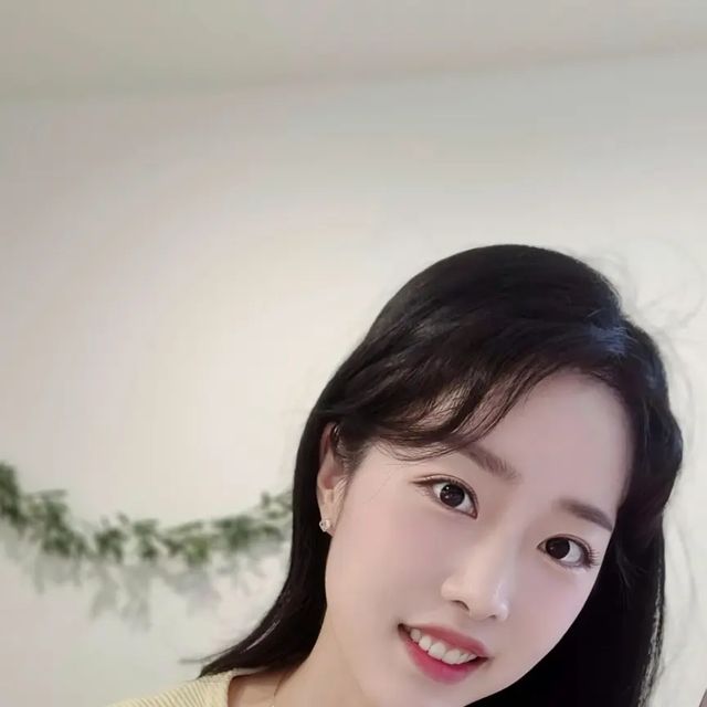김단아 on Instagram: "#광고
향수공방🌸🌼💕
고급향수 저리가라하는 퀄리티>_<!!
진짜 내가 원하는 향만 들어가서
더 좋아🥹🥹!! 울엄마 향기를 찾아서..
향수이름은~ smile mommy🩷
.
.
멋쟁이 조향사님 
내가 🐶떡 같이 이야기해두..
찰떡같이 척척 알아듣고 딱맞는 향들을
찾아 주시다니ㅠㅠ 최고에요..💕💕
.
.
#향수공방 #향수클래스 #원데이클래스 #남양주원데이클레스#다산원데이클래스 #남양주향수공방 #다산향수공방 #남양주
#남양주향수클래스 #다산향수클래스 #데이트코스 #공방
#엄마선물 #향수 #mom #perfume #사랑해 #모녀 #셀카 
#셀피 #모델 #배우 #협찬 #광고 #like #followme #ootd"