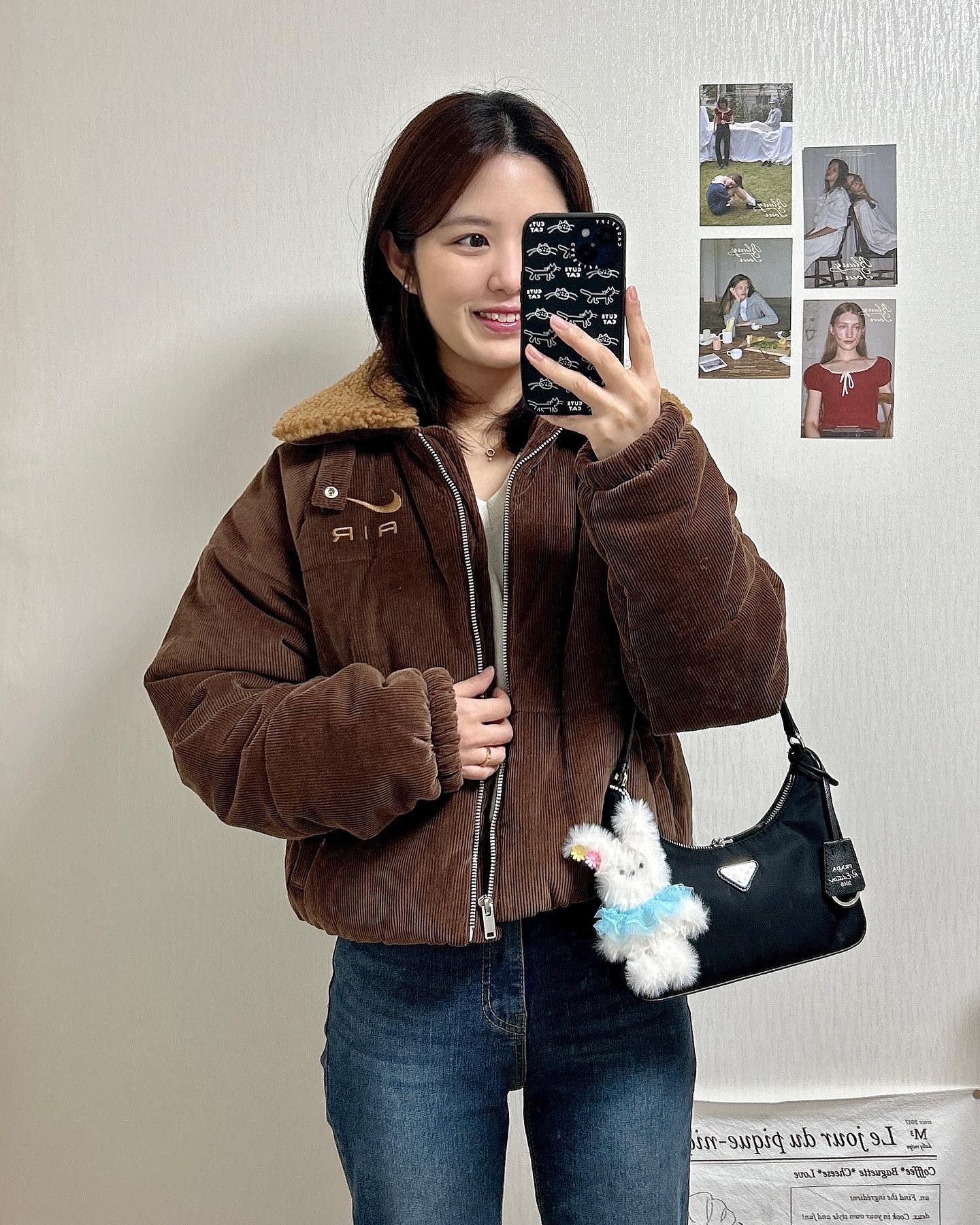 #데일리룩 #나이키패딩 
나이키 패딩 넘 귀엽지 않나여 ,,?🤎
#코듀로이패딩 이라 더 귀여워요 😳

패딩 nike 

#옷입는사람들 #출근룩기록 #데일리룩코디 #패션계정맞팔 #패딩코디 #겨울코디룩