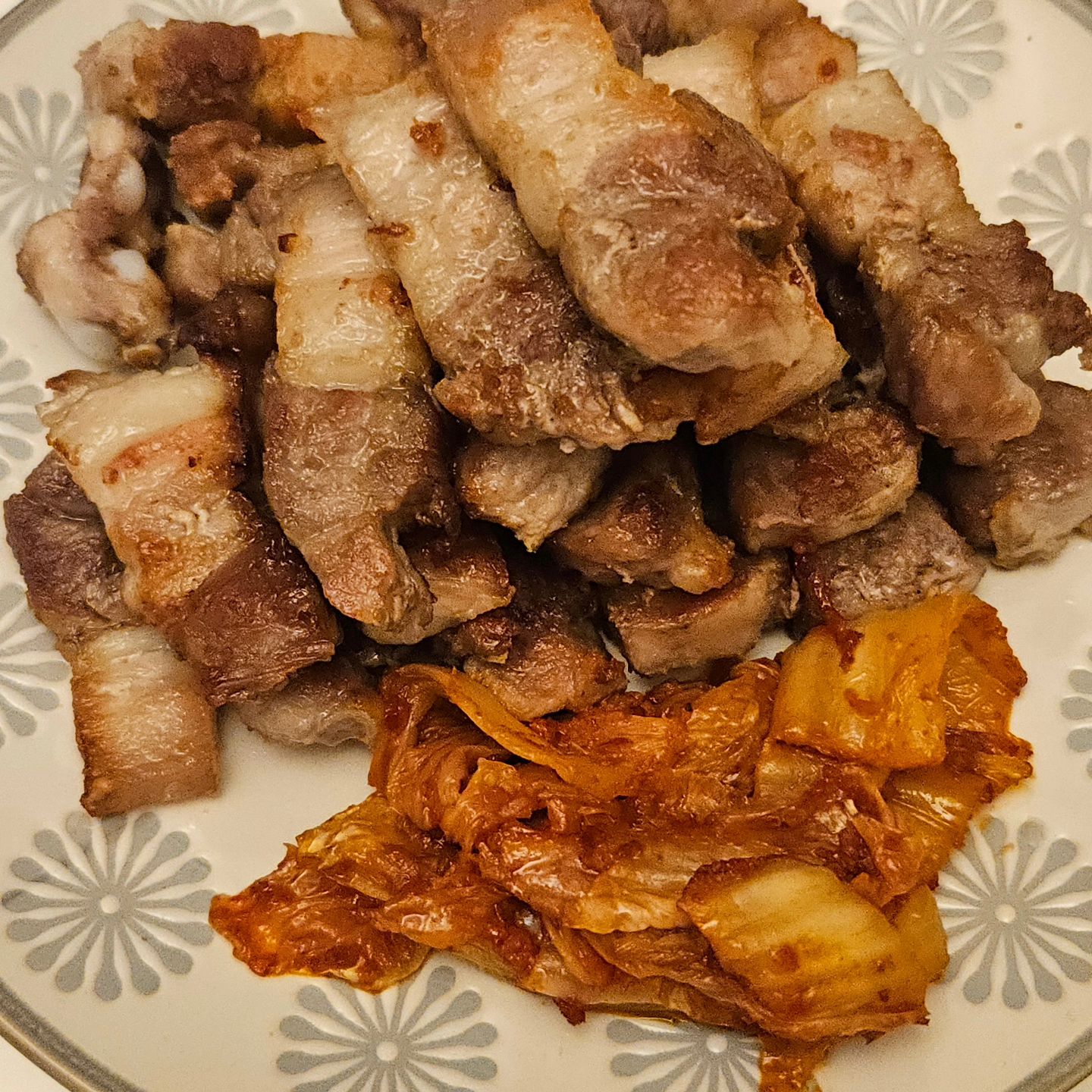 오겹살💖김치 조합
쫀득한 오겹살이 너무 맛있고 김치랑 정말 잘 어울려요!!
오늘같이 비오는 날!! 딱 잘 어울리는 오겹살이에요🥰

📍오겹살 가격도 저렴한데 퀄리티가 너무 좋아요!
저의 최애 오겹살 입니다!! 밥하기 귀찮을때 그냥 오겹살 구워먹으면 끝👍

📍구매링크
https://m.smartstore.naver.com/meatworks/
#오겹살 #삼겹살 #미트웍스 #밀키트 #먹방 #먹스타 #먹스타스램 #오겹살맛집 #삼겹살데이 #먹팔