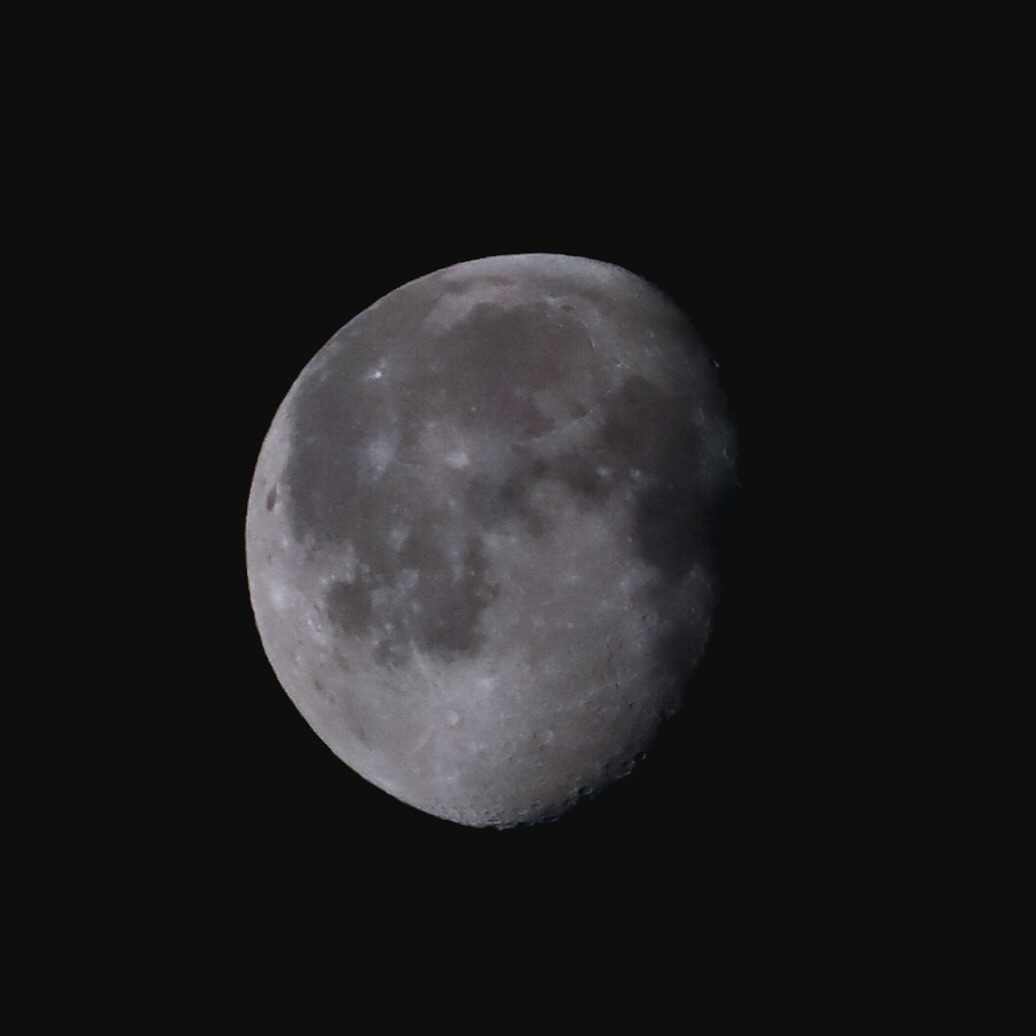 _
어젯밤 달 🌖
.
.
.
#달 #moon #igers #instagram #밤 #일상 #좋반 #좋반테러 #맞좋아요 #맞좋 #맞좋튀 #좋아요 #좋아요반사 #좋반테러반사 #daily #사진작가 #photographer #사진에미치다 #카메라 #캐논 #미러리스 #eosrp #풀프레임 📷📸