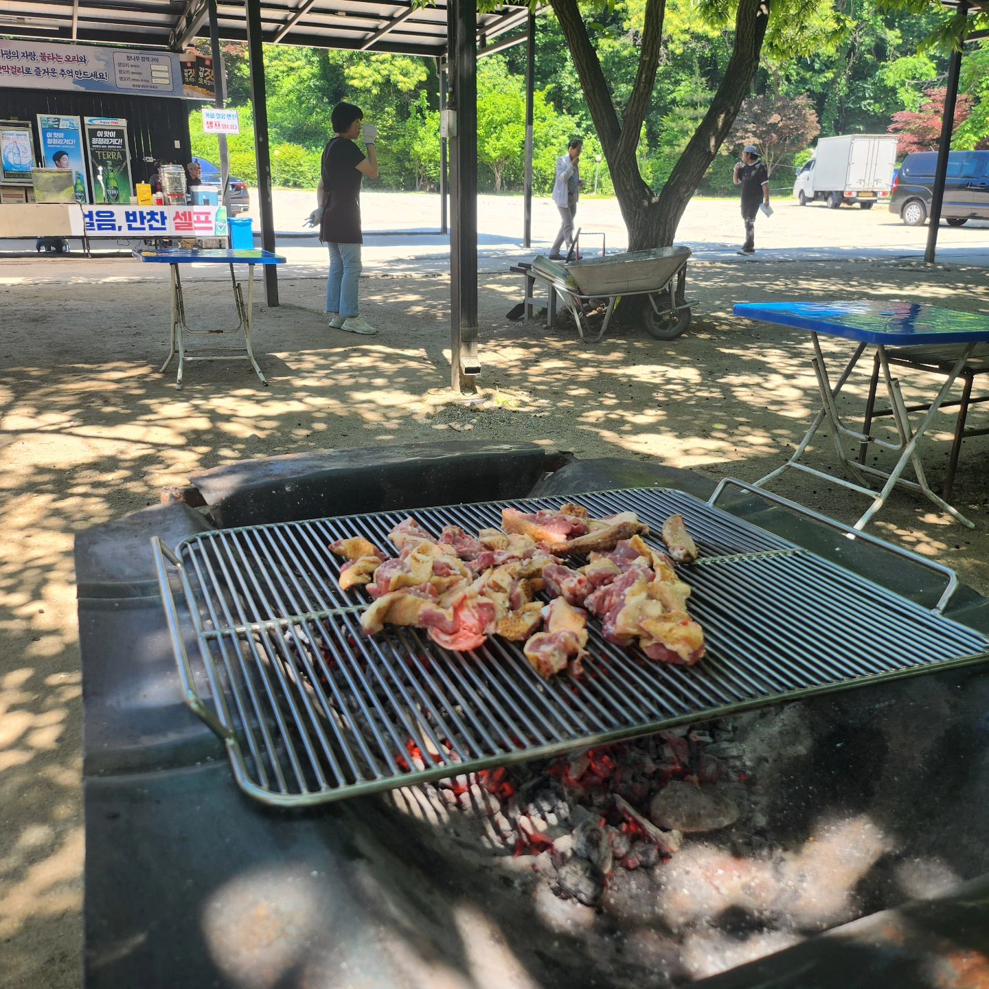 어... 누가 여기 맛집이라 했는데...
어... 음... 한마리에 8만원... 음...