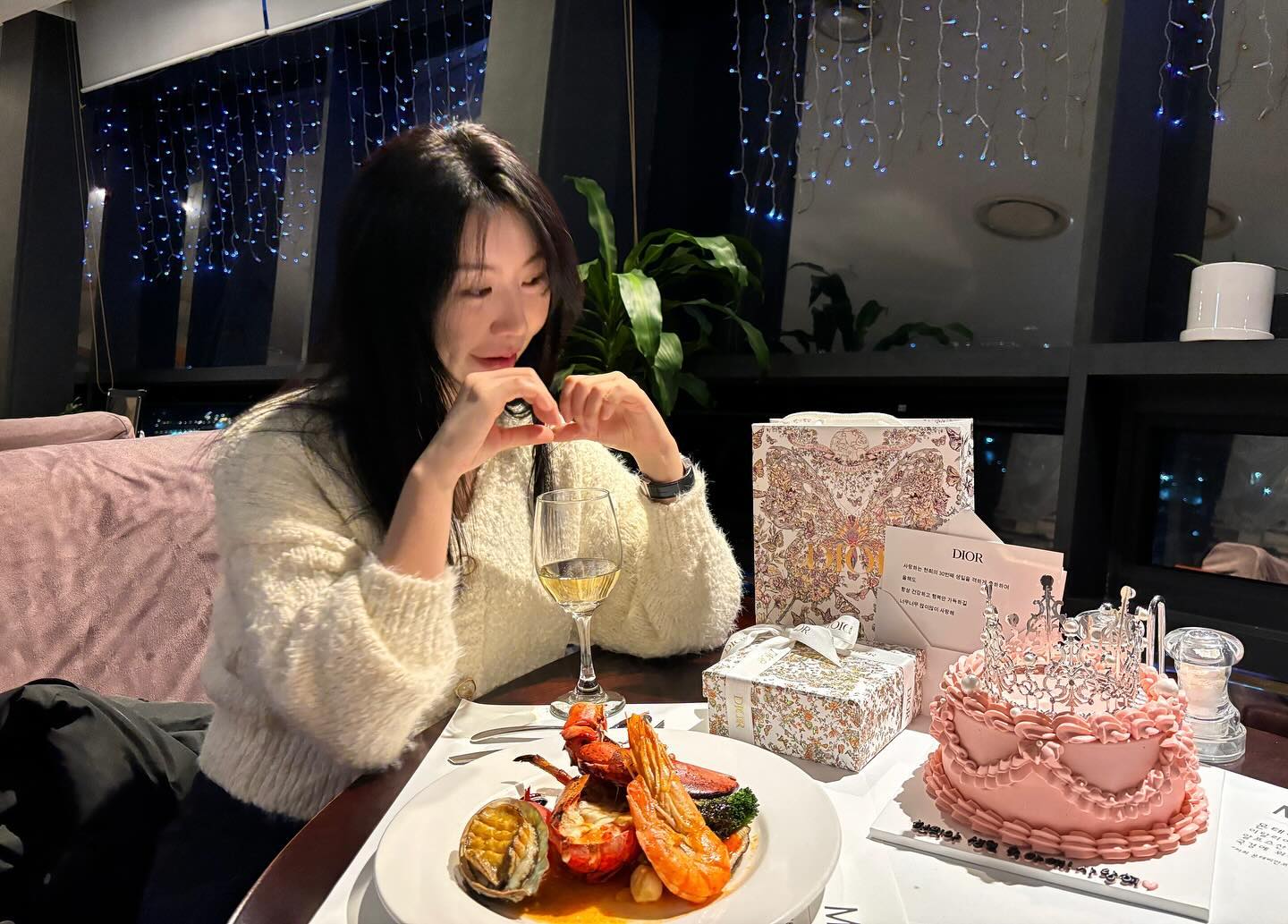 축하해 주셨던 분들 모두 감사합니다 🫶🏻 
제가 더 잘할게요✨✨
뒷북이지만..더 지나면 못 올릴것 같아서 올립니다💕💕