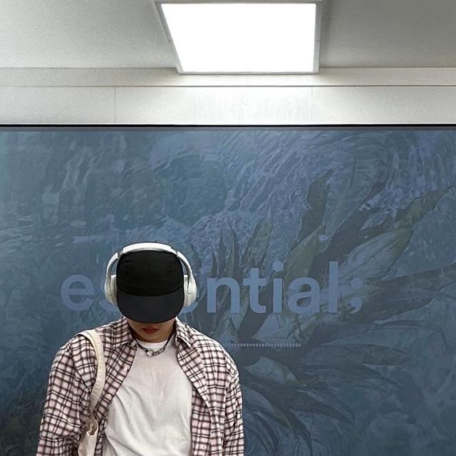 찬 형 ☻ on Instagram: "#광고 떠나요~ 둘이서~ ✔️요즘 여행 많이 가시는데 가볍게 착용하기 좋은 만달리온 캠프캡 하나 소개해드립니다. 일반 모자보다 챙이 길게 나와 자외선 차단에도 효과