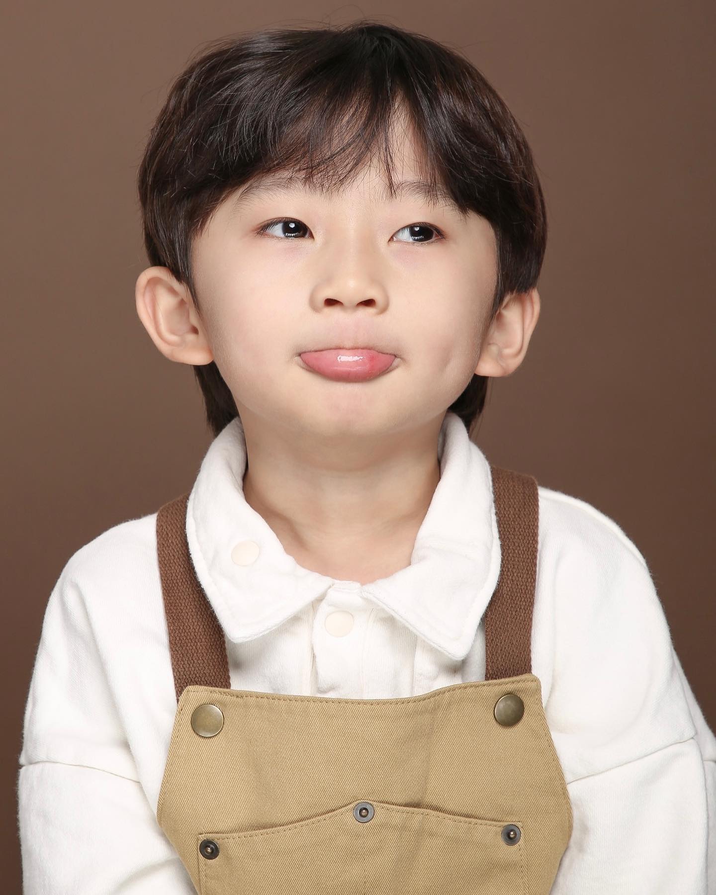 원본사진인데.. (⁎˃ᆺ˂)♥
원본색감도 너무 이쁘다✨
너무나 맘에드는 사진관을 찾았다
사진은 내일 더 풀어야지🤭

-

#사진관 #아기프로필 #고덕스튜디오
#평택고덕신도시 #고덕맘 #고덕동 #고덕삼성 
#삼성사진관 #삼성증명사진 #증명사진맛집
#삼성전자 #삼성고덕 #고덕삼성 #평택맘
#고덕맘 #평택고덕맘 #프로필 #프로필촬영