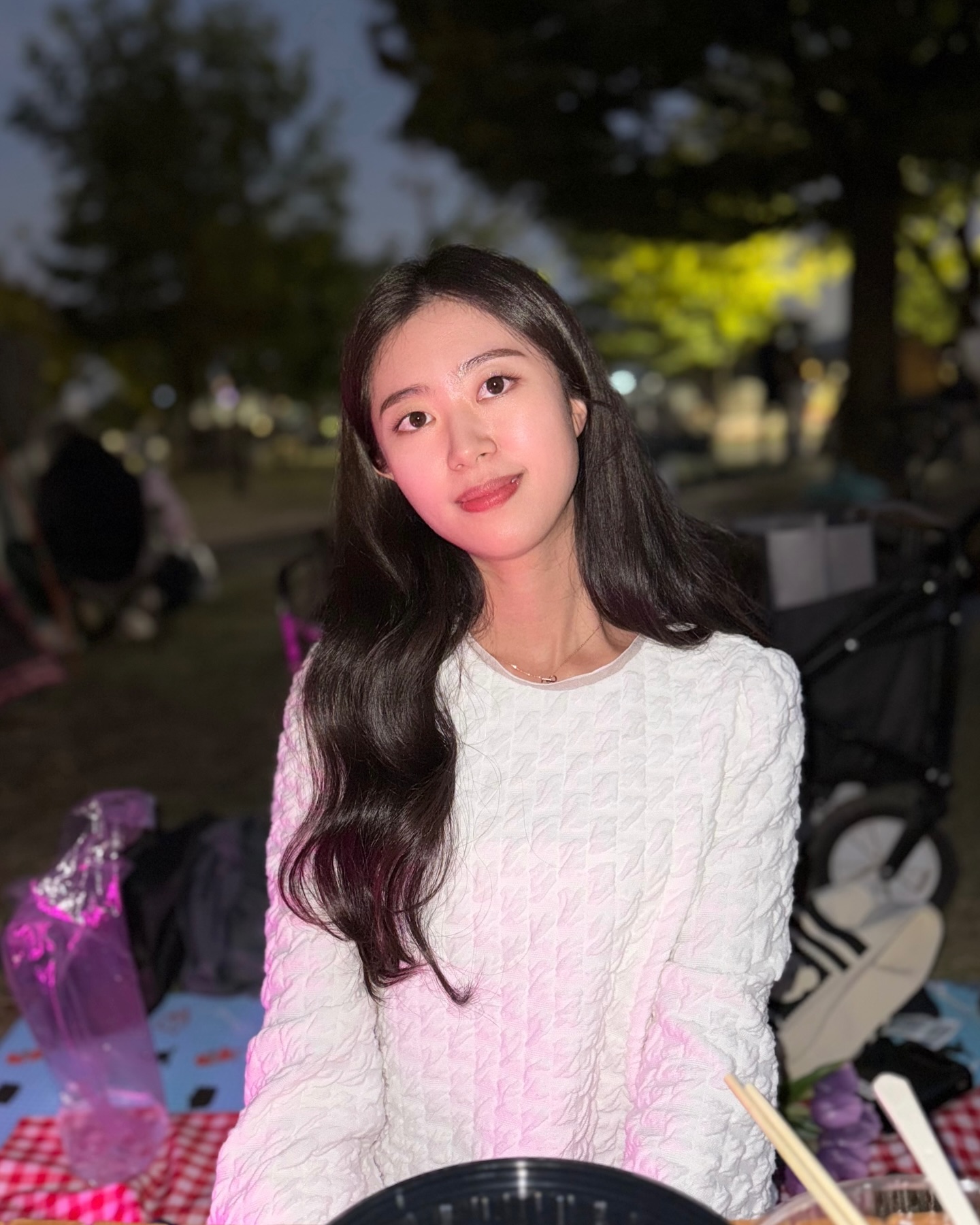 추워지기 전, 마지막 피크닉🧺

운좋게 드론쇼도 보고, 미침 날씨도 딱 좋았던 날!
한강 앞에 자리잡지 못한 건 아쉽지만,
그래도 가을의 끝자락(나한테만)을 느낄 수 있어 좋았다🍁

추위 만땅타는 나한테는 피크닉은 내년에나 다시하기로..

#뚝섬한강공원 #한강드론라이트쇼 #한강드론쇼 #뚝섬한강공원맛집 #한강공원피크닉