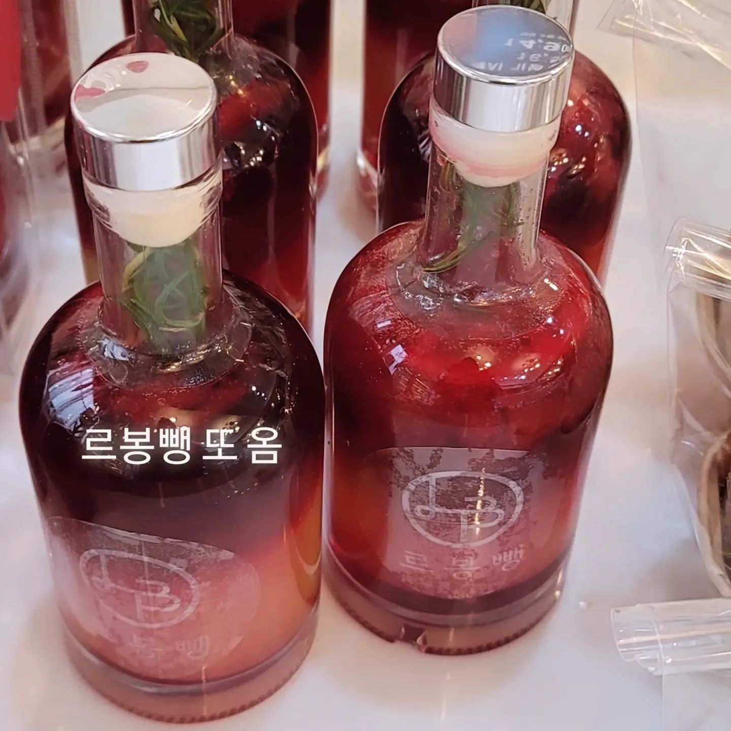 #르봉뺑본점 또 들렸어

참새는 빵집을 그냥 못 지나가