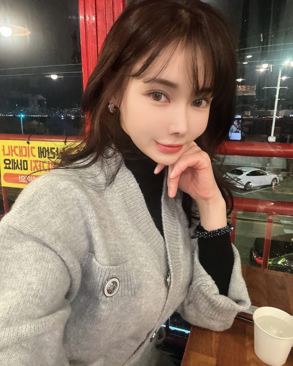 💇‍♀️ 이번 #haircolor 역시 
넘넘 마음에 들어요 🥰 

항상 말하지 않아도 본인에게 어울리는 스타일 척척😍

염색컬러도 볼륨펌도 
너무 상해서 잘라야했던 #cut 스타일도 하나같이 다 
너무 마음에 들어요 
역시 taki7_7 원장님

이번에 #롯데백화점관악점 #헤어샵 오픈도 
넘나 축하드려요👏👏

#남녀헤어전문 #탁원장님
#리안헤어 롯데백화점관악점 4F

-
.
.
.
#탁이원장
#롯데백화점관악 #리안헤어 #헤어샵
#롯데백화점리안헤어 #리안헤어관악
#리안헤어롯데백화점관악
#관악헤어샵 #백화점헤어샵 
#hairstyle 
#볼륨펌 #여성헤어스타일 #강남헤어샵 
#물결펌 #스타일링 #hairstyle #스타일그램
#신림헤어샵 #서울대헤어샵 #봉천헤어샵 
#신림 #보라매헤어샵 

taki7_7