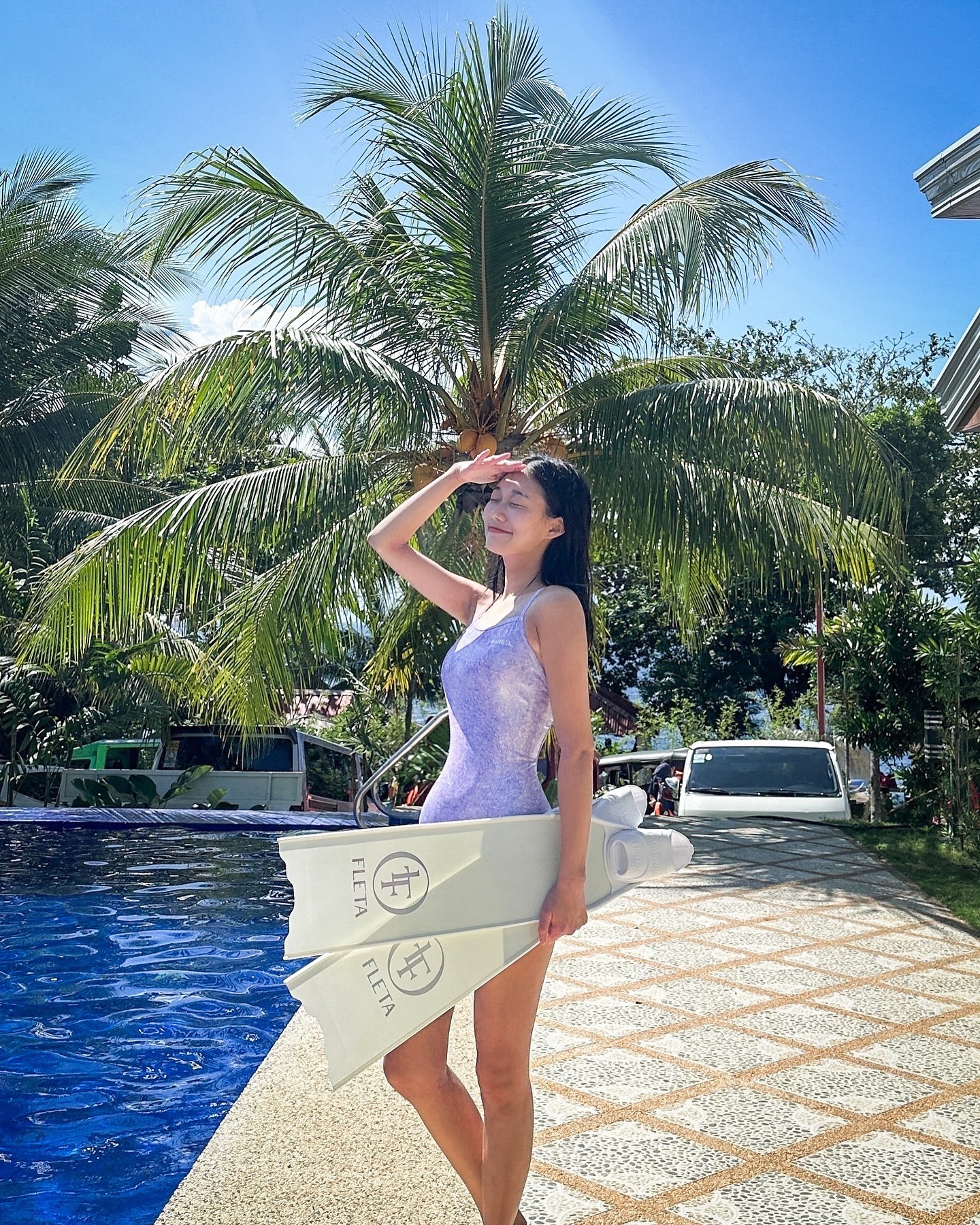 #플레타 앰버서더가 되었습니다🤗 fletafins 

오랜기간 프리다이빙 핀 제작 공장을 운영하셨던 mos_leisure  에서 자체 브랜드로 나온 플레타

직접 대표님과 이야기를 나누어보고 제품을 사용해보니 좋은 퀄리티에 기능, 소비자들을 위한 저렴한 가격, 거기에 예쁨까지 

앞으로 플레타 앰버서더로서 함께 하기로 마음 먹었습니당🙌 기대해주세요🫶

이미 거의 한달간 사용해본 여러장비 리뷰들 호로록 올라갈 예정입니당
이번 보홀 트레이닝에는 예쁜 사진을 위해 플레타의 컬러 유리섬유 핀을 들고왔답니당 #앰버서더 

🩱배럴 신상인 우먼 옵티컬 리플릭션 V백 수영복 (퍼플)
getbarrel.official 

영롱한 반짝임이 화이트 핀과 찰떡이라 코디해 봤어용😸 배럴크루 종료 후에도 프리다이빙 초반부터 애정하던 배럴과 함께합니앙✨✨ 
상세후기 곧 올라갈 예정🤗 #제품제공 

착용사이즈- 85

📍 grandblue_bohol 

#프리다이빙 #프리다이빙핀 #프리다이빙장비 #프리다이빙장비추천 #수영복모델 #제품제공