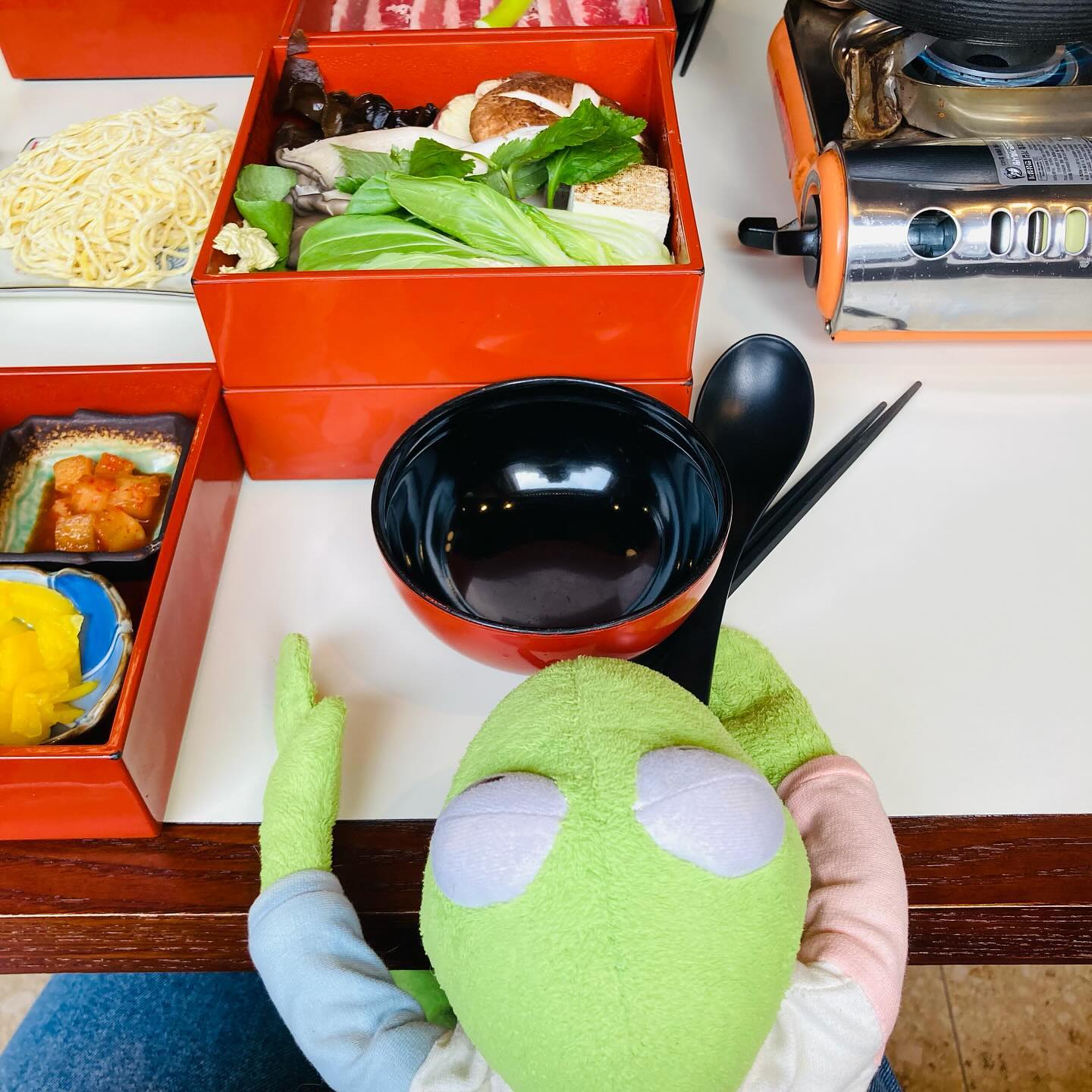 겨울잠 푸욱 자고 겨우 일어났지 모야!!! 
일어나자 마자 고기 조져야지 제맛!! 

#커밋#이커밋#kermit#개구리#맛집#혜화#맛집투어#경칩#봄이왔다#겨울잠#인형#취미#개구리인스타그램