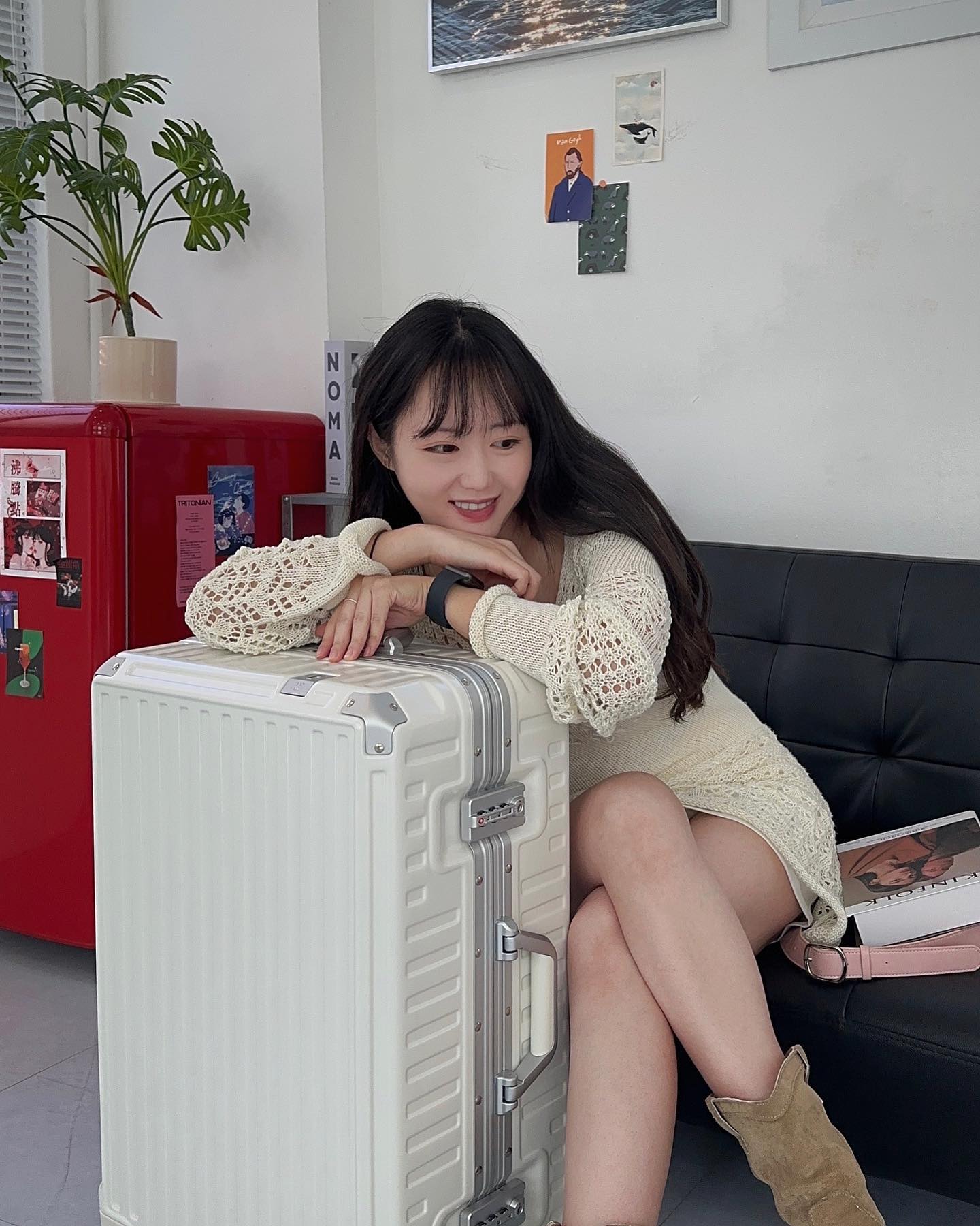 #광고 lead_vault 

예쁜 캐리어가 생겼다
어쩔수 없다 여행을 가야겠다.. 💟

항공기 소재인 폴리카보네이트를 사용해 아주 튼튼하고, 10년간 A/S 가능하다고 하니 오래오래 사용할 수 있어요! 게다가 수납공간도 넓고 디자인까지 너무 예뻐서 24인치 캐리어인데 1박 2일 여행에도 끌고가고 싶을 지경이라구요ㅠ 가장 마음에 들었던 점은 부드러운 무소음 휠이에요 너무 예쁘고 가볍고 마음에 들어서 할 말은 굉장히 많지만 이만 줄여보겠습니다..✨

#리드볼트 #리드볼트캐리어 #캐리어 #캐리어추천