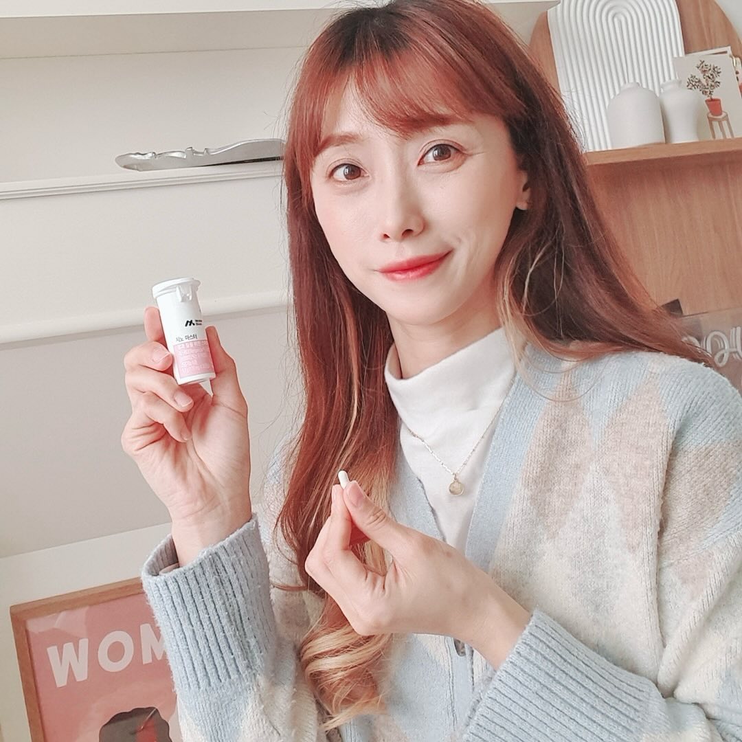 #광고
 
꺄 인품사 박스가 도착했어요 ♩
마스터바이옴 지노마스터 
오어스 트리플 레이어 히알루론산시카 
7초 세럼 인 앰플
바이오던스 하이드로 세라놀 리얼 딥 마스크

3가지 제품이 뚜둔 ! 써보고 싶었던 
제품이라 두근두근 ♡
여자라면 질건강관리 필수져 ㅋ 하루한알
지노마스터 챙겨먹고 있답니다
질 건강 기능성 인정을 받은 유산균 50억 마리 보장
위산과 담즙에도 OK, 살아서 질까지 도착 ! 
이건 무조건 먹어야겠죠 ㅋ 매일 챙겨먹어요 
 
3차까지 정제한 초저분자 히알루론산
흡수 후 속건조해소까지 단 7초 
부드럽게 발리면서 촉촉하니깐 
피부가 반짝반짝 빛이 나는 거 같아요
 
마스크팩 맛집 바이오던스만의 특허성분
세라놀 ! 피부 속 각질층 15층까지 도달하는
 보습력끝판왕 마스크팩 ! 피부에 보습 가득 ㅋ
쓰면 쓸수록 맘에 들어요 ㅋ
꼭 필요한 제품만 모아모아 
인품사박스에 담겨와서 넘 좋은거 있죠 
나를 위해 지노마스터 먹고 앰플과 마스크팩으로
피부관리까지 ㅋ 홈케어 화이팅 ㅋㅋ 
 
 
#오어스 #지노마스터 #바이오던스 #인품사 #인품사박스