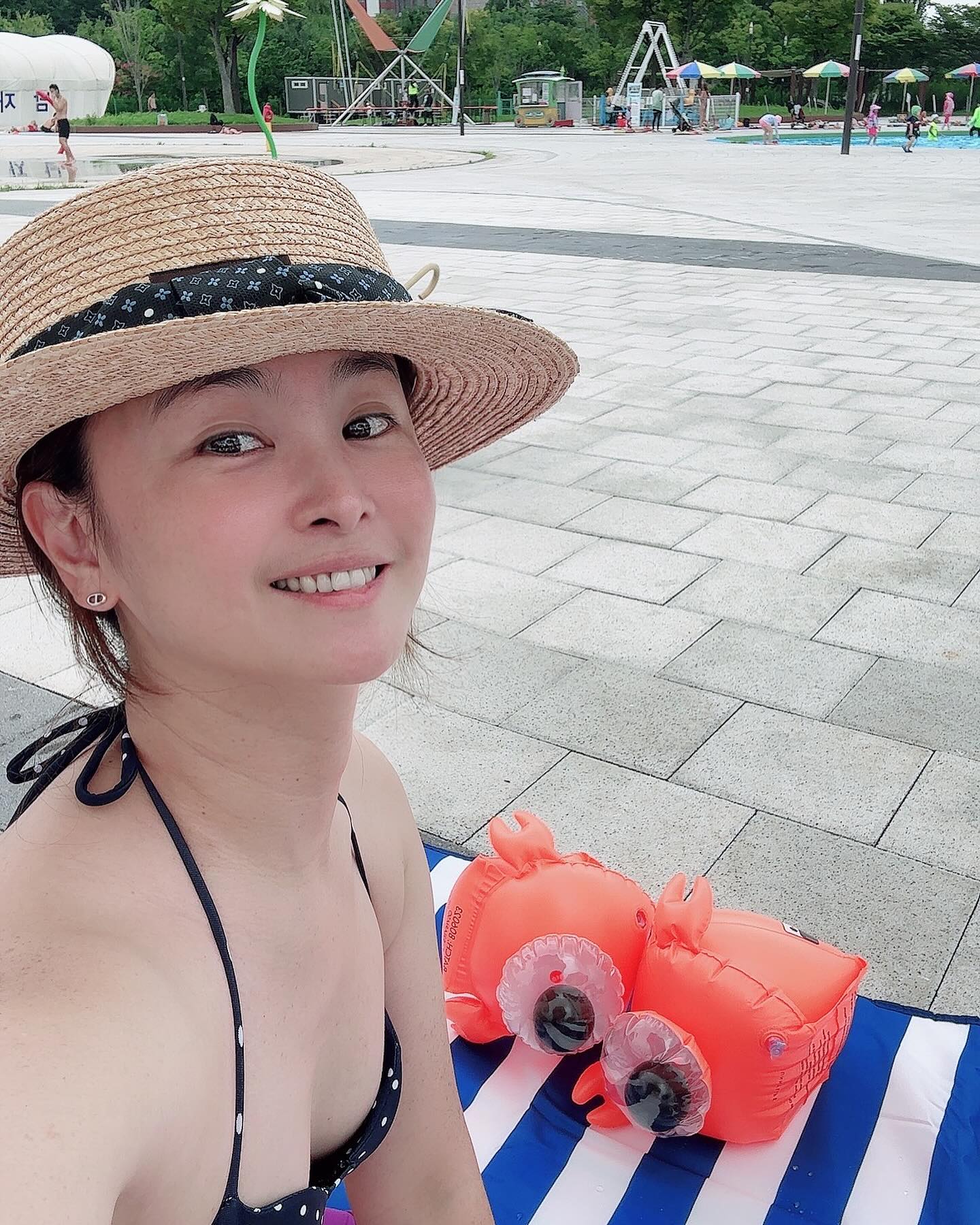 한강수영장 정복중🤍
난지한강수영장 많은 강수량으로 휴무
오늘은,
여의도한강수영장으로

역시나 좋아하는 율이
너만 좋다면

#한강수영장여의도지구 
#한강수영장정복중 
#주말육아일상