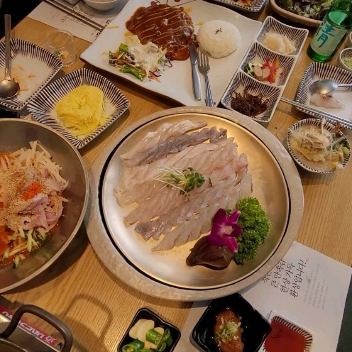 대구다사맛집 한상바다가서 A코스 + 물회 맛보고 왔어요. 단독룸이 있어서 프라이빗하게 가족이 식사하기 좋았어요. 회도 싱싱하고 맛이 좋더라고요. 물회는 시원하고 달달해서 조만간 또 재방문할 생각이에요 ㅎㅎ

#대구다사맛집 #대구세천맛집 #대구서재맛집 #대구강정보맛집 #대구달성군맛집 #대실역맛집 #한상바다