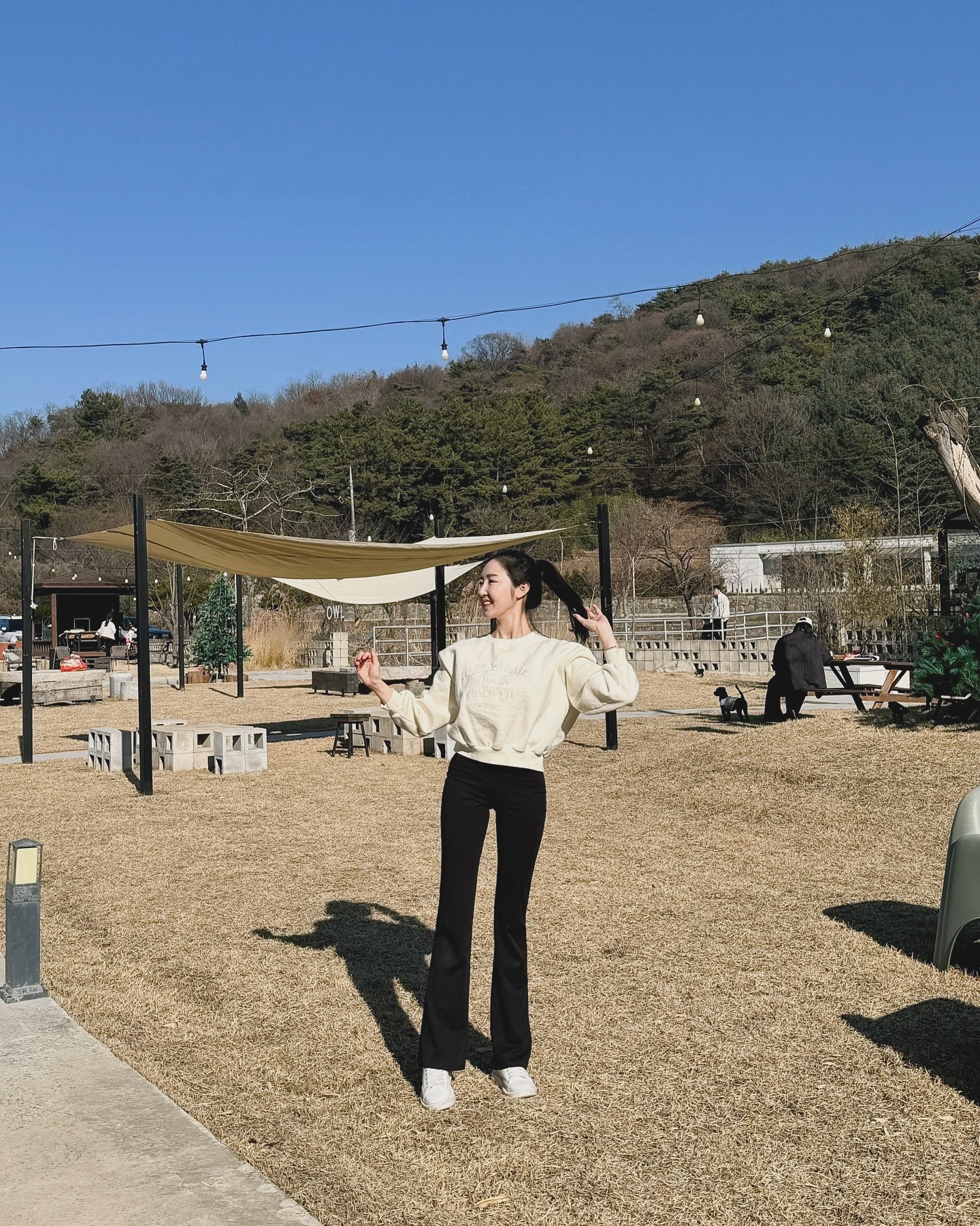 ⠀
요즘 불면증 때문에 죽을 맛 ,, 😭
졸리긴 졸린데 자려고 누워도 잠이 안 와서
며칠째 뜬 눈으로 살아가는 중ㅋㅋㅋㅋㅋㅋ
⠀
한결이도 한빈이도 7시 육퇴 시켜주는데
늦잠 자주는데,,! 왜 나는 못 자는건지 넘 힘듦
그 핑계로 오랜만에 어색한 내 독사진 한장,,🙈

#불면증 #자고싶다 #졸려 #애둘맘 #아들둘맘 #소띠맘 #토끼띠맘