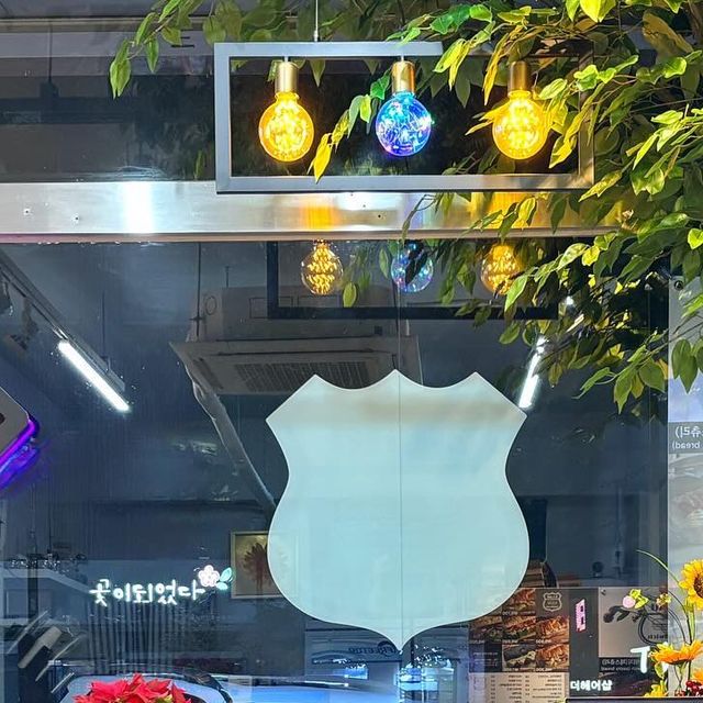 피치의 아무튼 on Instagram: "#광고 아무튼 로드 샌드위치!! 군포에 갈 일 있어서 갔다가 방문하게 된 로드 샌드위치 집 ๑•_•๑ 포장으로 바게트 빵 로드 샌드위치랑 잠봉뵈르 샌드위치, 카