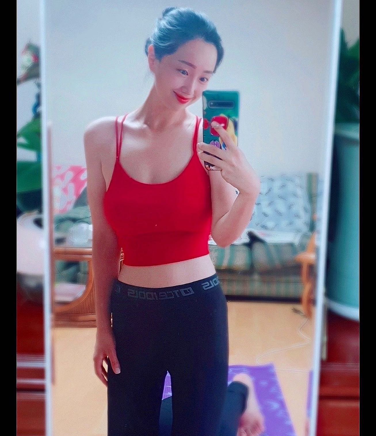 연휴 끝나가는거 실화 ?!🥲
명절음식 실컷 먹었더니 3kg증가 ~😂 
홈트하고 헬스하러 가야지 🔥
붓기가 찐거니까 괜차나아 😄
빨리 찐 살은 2주내로 빼줘야 한데요 ~😆
건강하게 급찐급빠 가자구요 !🏃‍♂️🔥
즐거운 휴일 마무리 잘하세요 💓