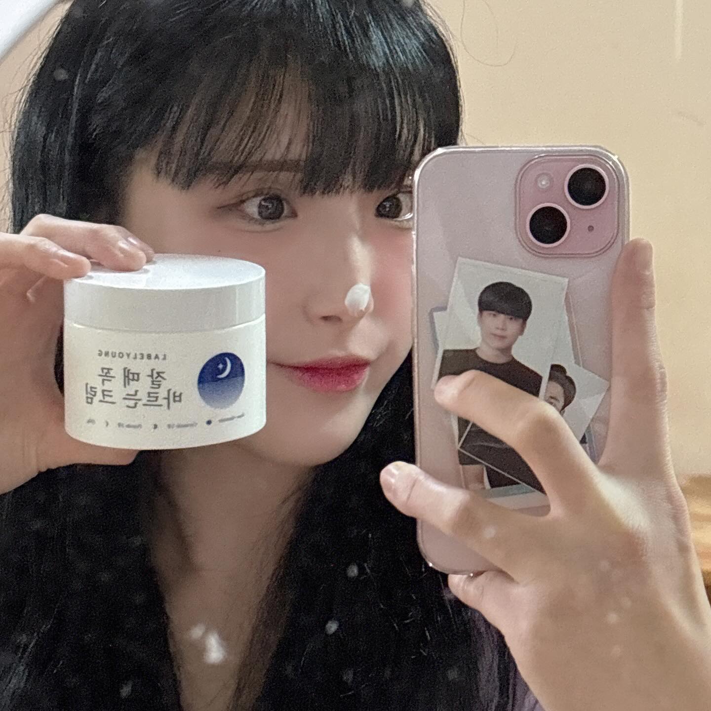 요즘 같은날 건조한데 
심지어 피부도 예민해서 아무거나 바르기엔 고민될때 
이제품을 추천 받고나서 써보니 자극이 없어 
바르기에도 부담이 없었다
저자극으로 모든 피부에 발라도 자극이 안가서 좋았다 
수면팩으로 하기 최고템 🤍🩷🤍🩷

[ #광고 #협찬 #라벨영 #잘때꼭바르는크림 #재생크림추천 #세라마이드크림 #탄력크림 #나이트크림 #영양크림 #속건조수분크림 #피부좋아지는법 ] labelyoung_official