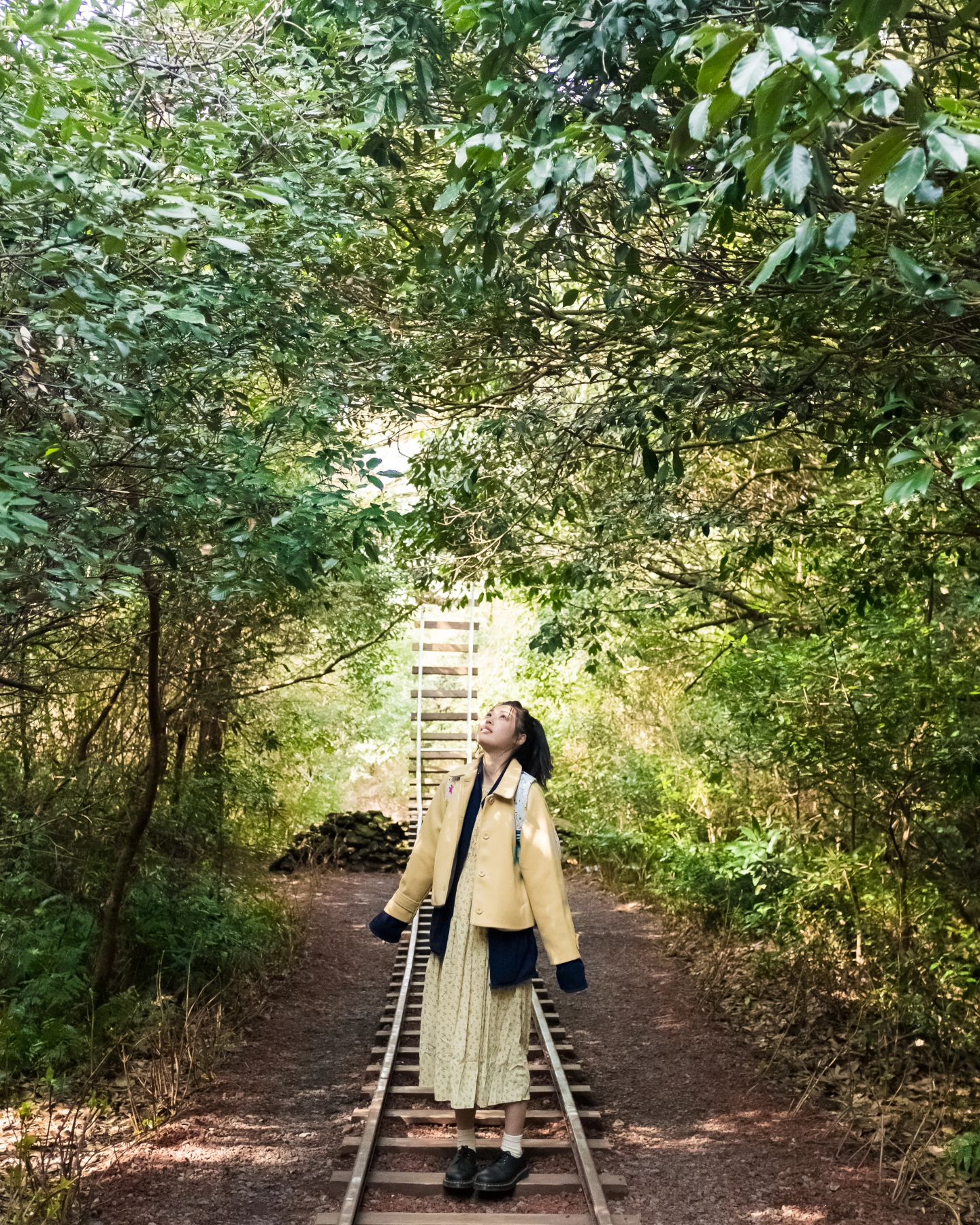 하늘로 뻗친 기찻길과 
우거진 나무가 몽환적이었던 곳🌳