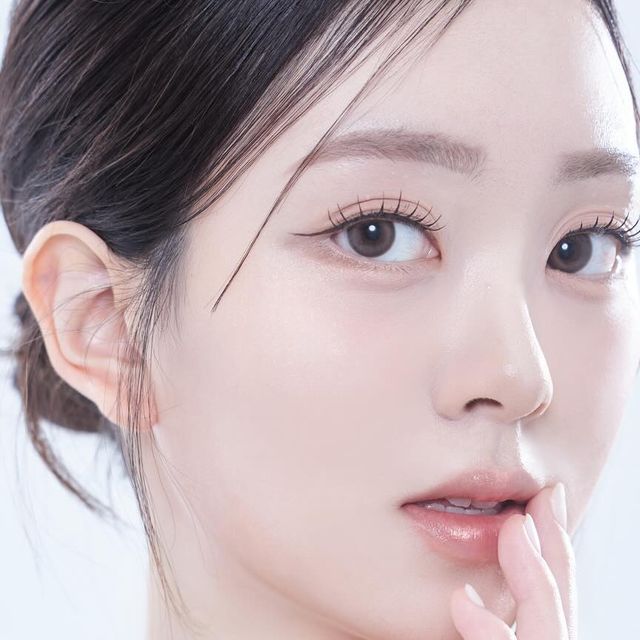  정 민 on Instagram: "옷 입은 거 맞구요.. 예.."