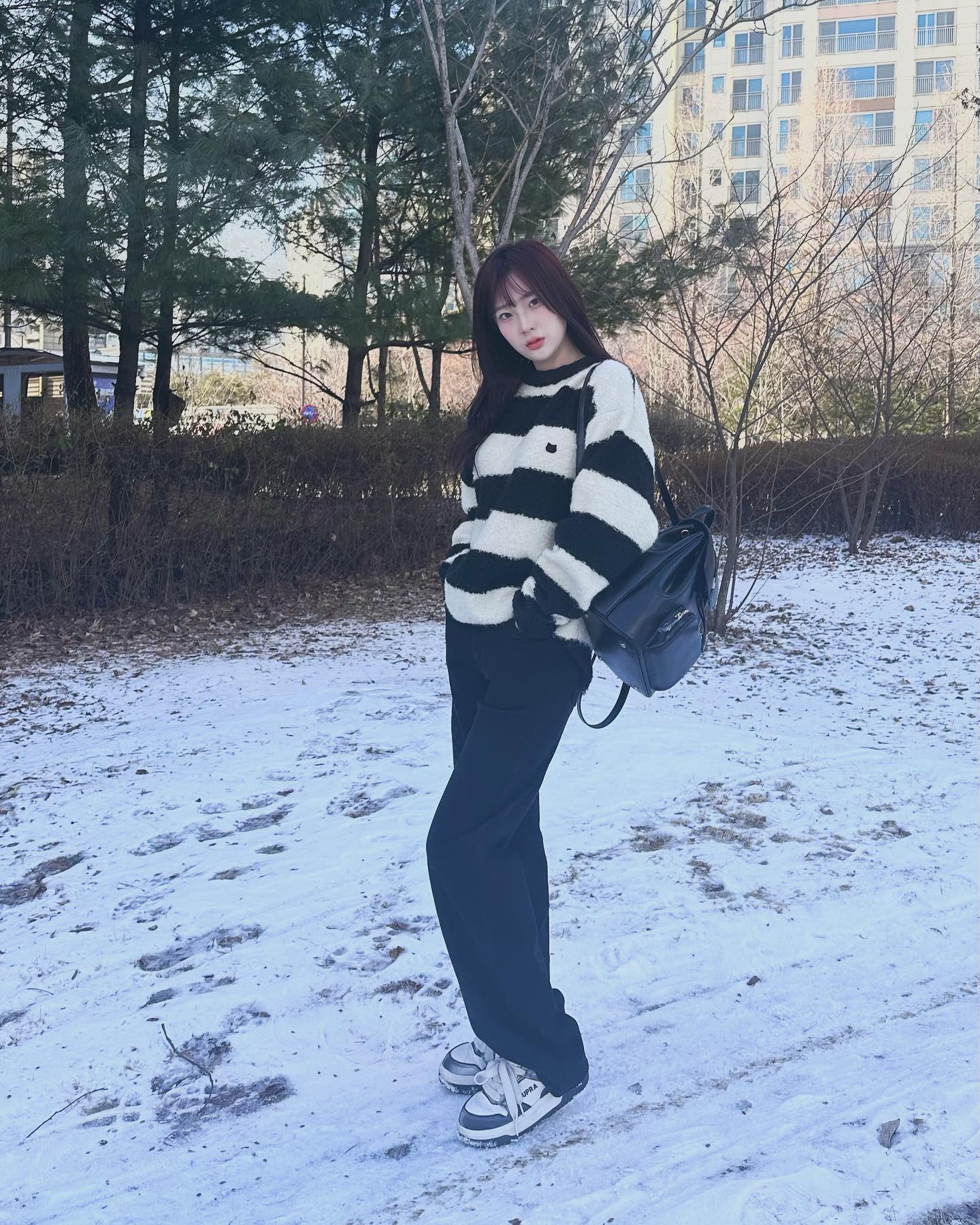 #협찬 

겨울아 겨울아
난 추운게 힘들다 ❄️

lmr__official 
maloupe_official 
#LMR #엘엠알 #겨울니트 #겨울코디