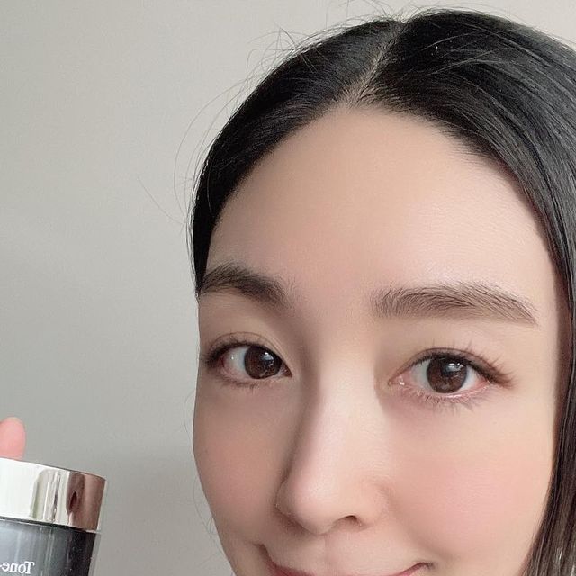 해니 on Instagram: "#광고 제이아라 코스메틱의 톤업 선크림은 자외선 차단과 미백의 효과까지 있는 이중 기능성 제품이에요🤍 촉촉하고 부드러운 발림성의 크림 제형으로 바르고 난 후에도