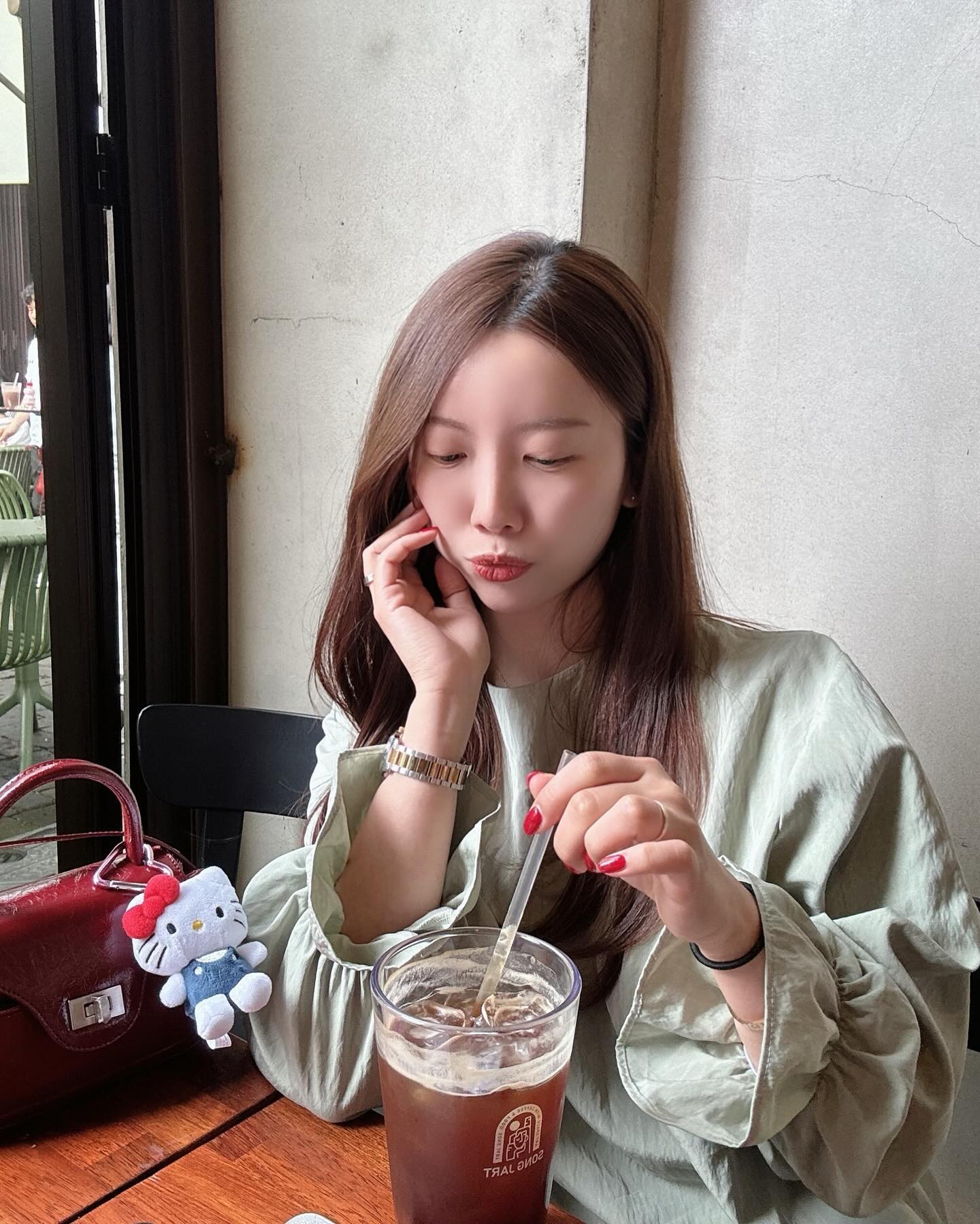 #송자르트

가보고 싶었던 카페 🥕✨
신랑찬스로 야무지게 즐기기 🤤