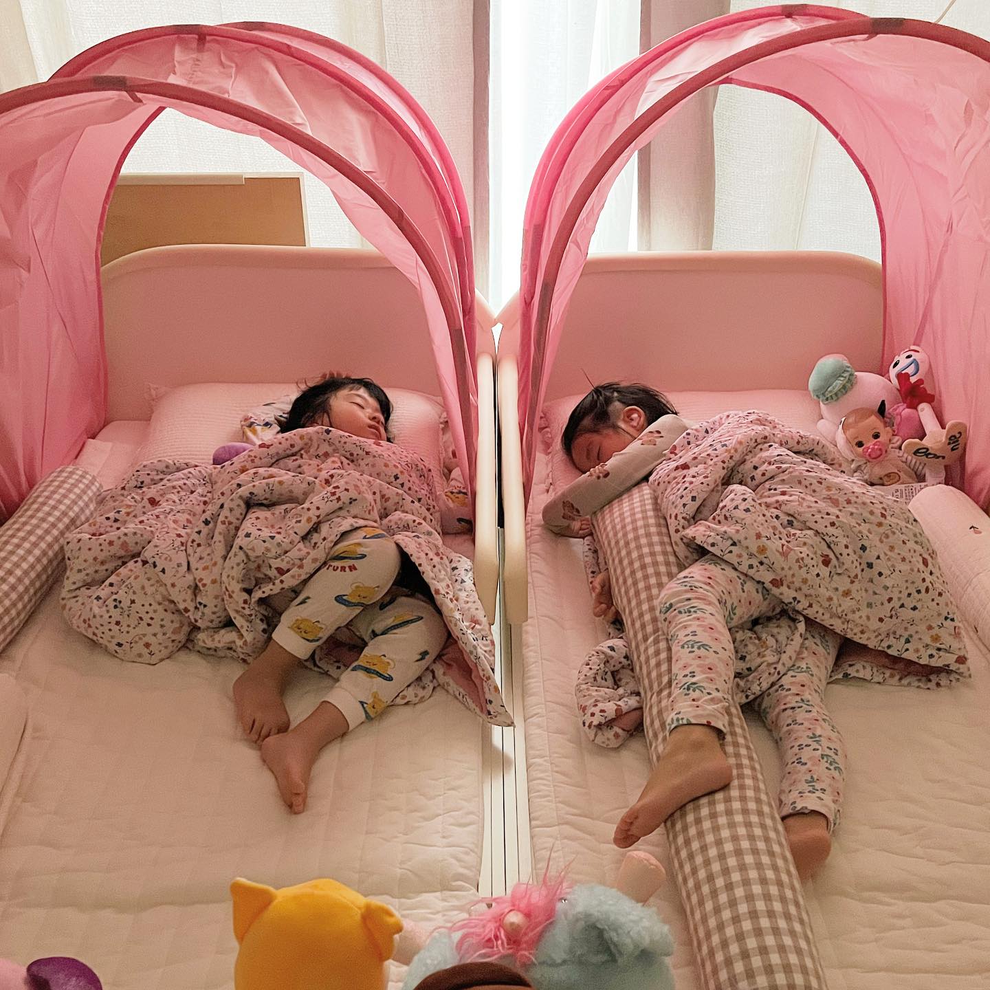 먹자하면 먹고 
자자하면 자고
아이들이 제법 자라서
연년생 가정보육 많이 편해졌다💕

#뜻밖의가정보육
#연년생육아