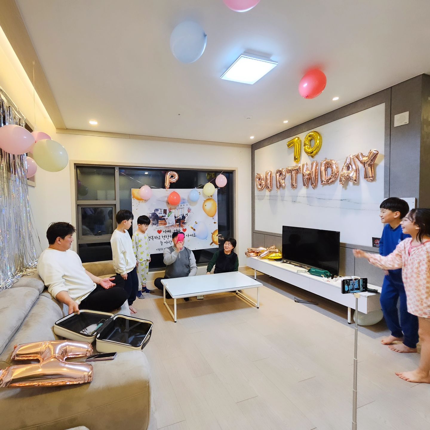 #아빠칠순

오빠네랑 다같이 모여
축하해 드리기 ㅎㅎ

#커서보니
#가장큰효도는
#남매간우애
#사랑합니다