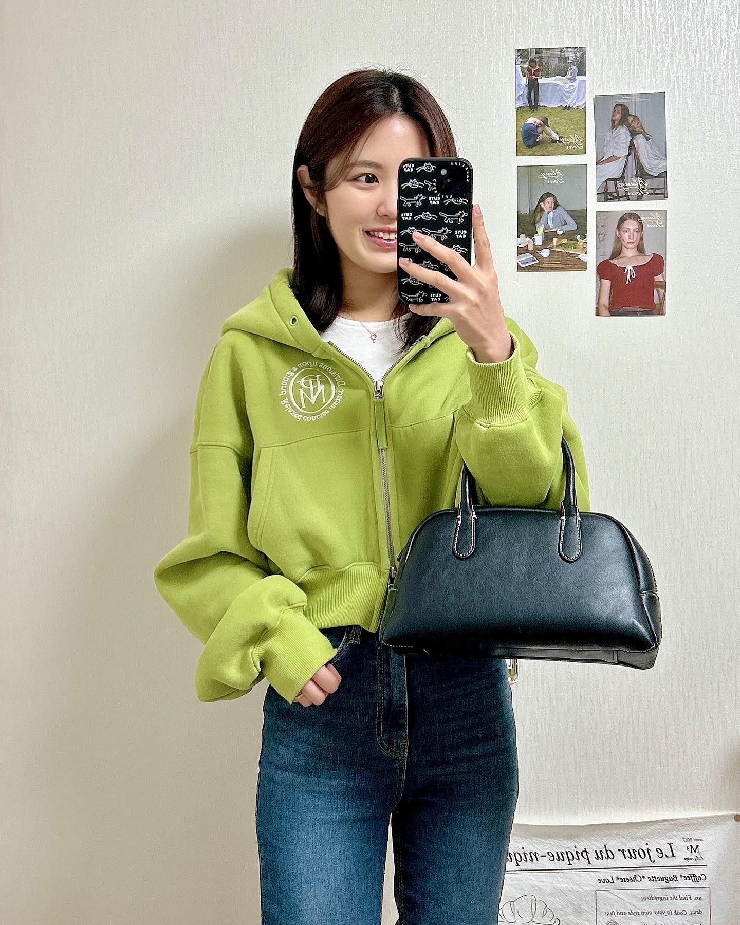 #데일리룩 #크롭후드집업 #파르티멘토 
오랜만에 왔어요 💚
요즘은 편하게 입고 출근하는 중입니다 !
크롭 기장이라 귀여운 파르티멘토 후드집업 
컬러도 그린 컬러라 귀엽쥬 😳

후드집업 partimento 
청바지 pasteltime_ 

#출근룩기록 #트레이닝복코디 #청바지코디 #부츠컷데님 #옷입는사람들 #패션계정맞팔 #패션맞팔환영