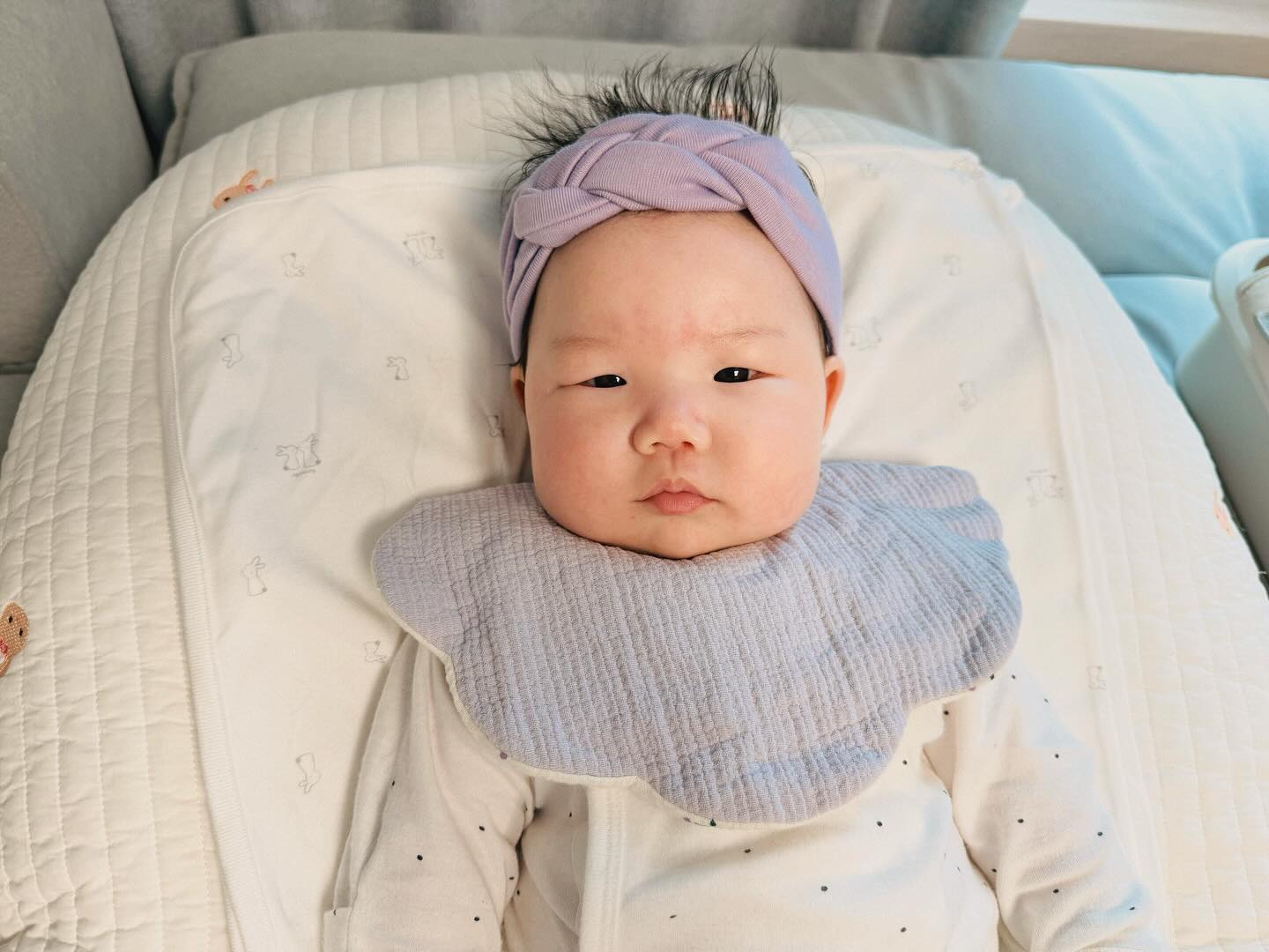 집중해서 모빌 보다 눈 마주치자 방-긋
진짜 귀여워 미치겠다 오늘은 보라현💜

#육아 #육아일상 #육아스타그램 #이현아사랑해
