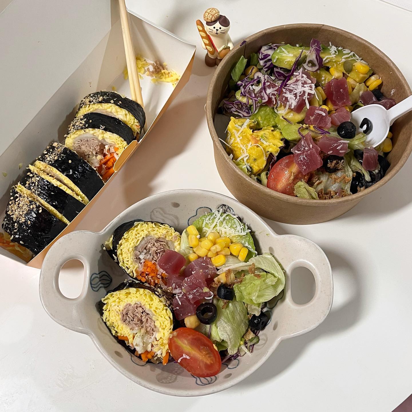 키토김밥 프렌차이즈가 생길줄이야🥰
회사근처 #헬키푸키 서초교대점에서 
#키토김밥 냠냠

🍱묵은지참치키토김밥 8,000
🐟🥗참치아보카도샐러드 12,500

사실 키토김밥 처음 먹어보는데
보슬보슬한게 맛나네요...?😮💗

헬키푸키 키토김밥 키토식당
앞으로 외식할땐 요기다!🥰