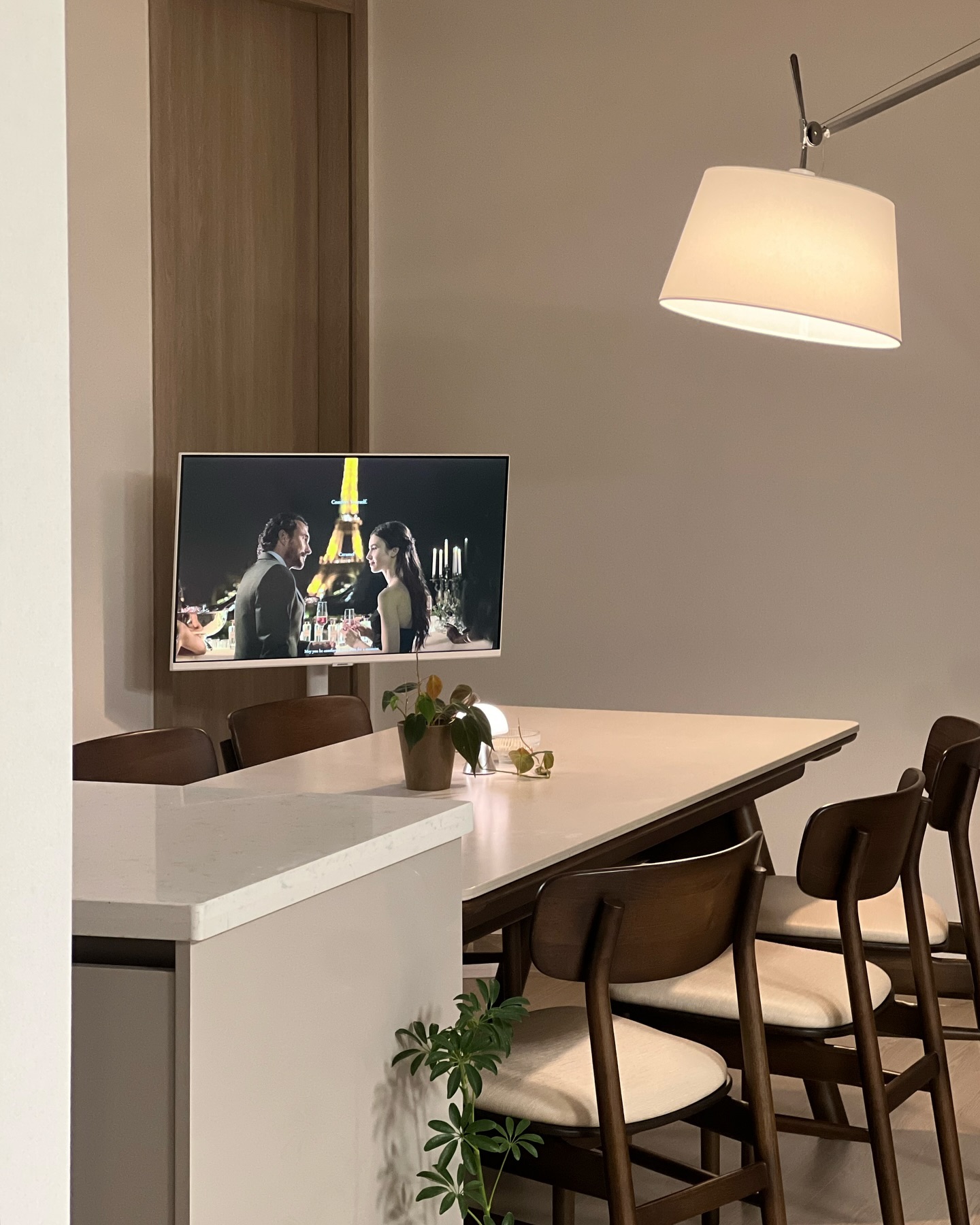 ssome_n_deco 

#썸앤데코식탁 #썸앤데코테이블 #homedecor #homestyling #dinningroomdecor #홈인테리어 
#썸앤데코드코코세라믹테이블 #썸앤데코세라믹테이블 #원목식탁 #썸앤데코드코코세라믹식탁 #오늘의집 #집꾸미기 #세라믹식탁 #썸앤데코원목식탁 #썸앤데코원목테이블 #가구 #신혼가구 #주방가구 #홈스타일링 #주방스타일링 #세라믹 #식탁 #홈인테리어