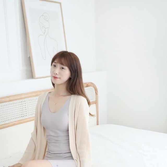 쇼니 on Instagram: "#협찬 #슬림9 매일 자유를 입다, 슬림9 @slim9.official 겨울에도 슬림 9 하나로 군살없이 따뜻하지만 슬림하게 ^^ 네이처모달 롱 SET 입고 있어요 슬림9만의 기술을 더한 프리미엄