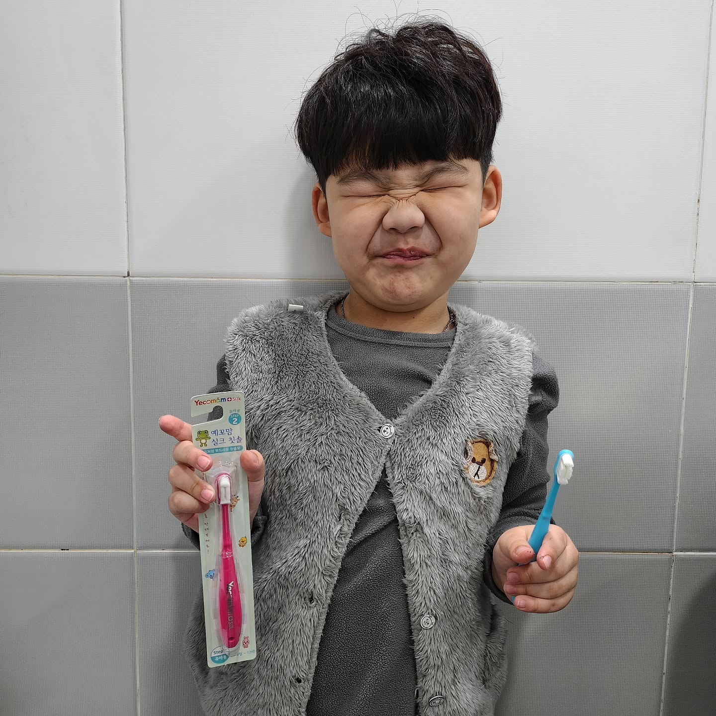 #제품협찬
<예꼬맘 실크 어린이 칫솔>
예꼬맘 실크 칫솔은 실크처럼 부드러운 0.7mm의 초극세모 칫솔모와 아이 치아를 고려해 디자인된 칫솔모로 치아 사이사이의 이물질과 플러그를 빈틈없이 세척하기에 충분하며 연약한 우리 아이 잇몸에 자극이 적어 건강한 치아와 잇몸까지 동시에 케어할 수 있어요🩷🩵🩷🩵

#어린이칫솔#유아칫솔#상쾌한칫솔#부드러운칫솔#유치원칫솔#어린이집칫솔#어린이집준비물#아기칫솔