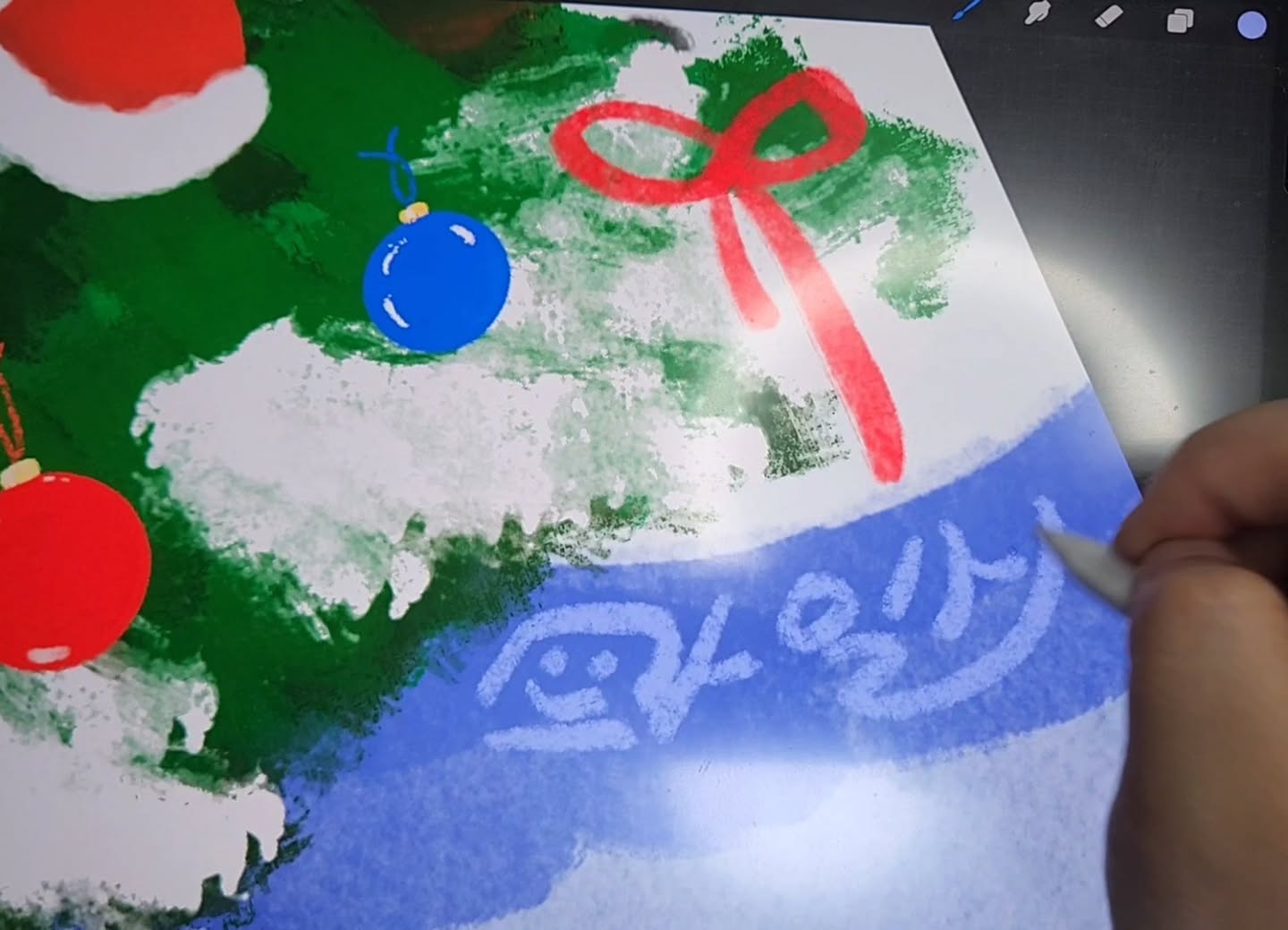 크리스마스 장식 스티커로 그리고
크리스마스 트리 엽서 그리기🎄

오랜만에 그림그리기 촬영했어요!
새벽에 찍었더니 조명을 바로 쏴버려서 약간 아쉽지만~!
그래도 그림 각도나 색감은 잘 담겨서 너무 만족스러워요👍

얼른 편집해보겠습니다~~!!❤️‍🔥

Comming soon~~

#마일스일러스트 #일러스트 #크리스마스엽서 #크리스마스 #크리스마스일러스트 #christmastree #christmasillustration