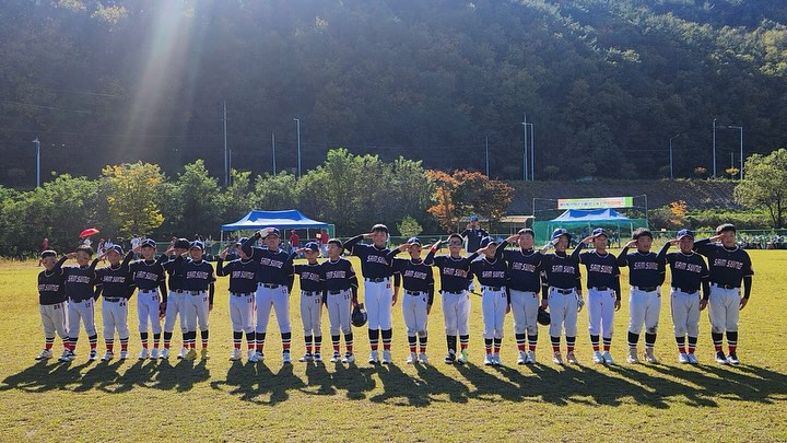 #단양군수배전국유소년야구대회 🏆🏅우승!!!!!! 

모두 수고했다!!!!!! #우승이라니🏆 

김해내려오자마자 배빵빵 고기먹여주구 
집에오자마자 글러브들고 또 나간당,,
한참을  #투구연습 하더라는,,
배팅하고 싶은데 방맹이 다찌그러졌당🤣
주문한 새방망이 받아오면 #배팅연습 하즈아

마지막영상은 안타얻어맞은 예성이🥹 갠차나 그럴수있쒀

#주말 #단양 #충북 #경남 #김해 #유소년야구 #꿈나무야구 #엘리트야구 #초등야구 #최강삼성 #김해삼성초야구부 #삼성초우승 #baseball⚾️ #daily