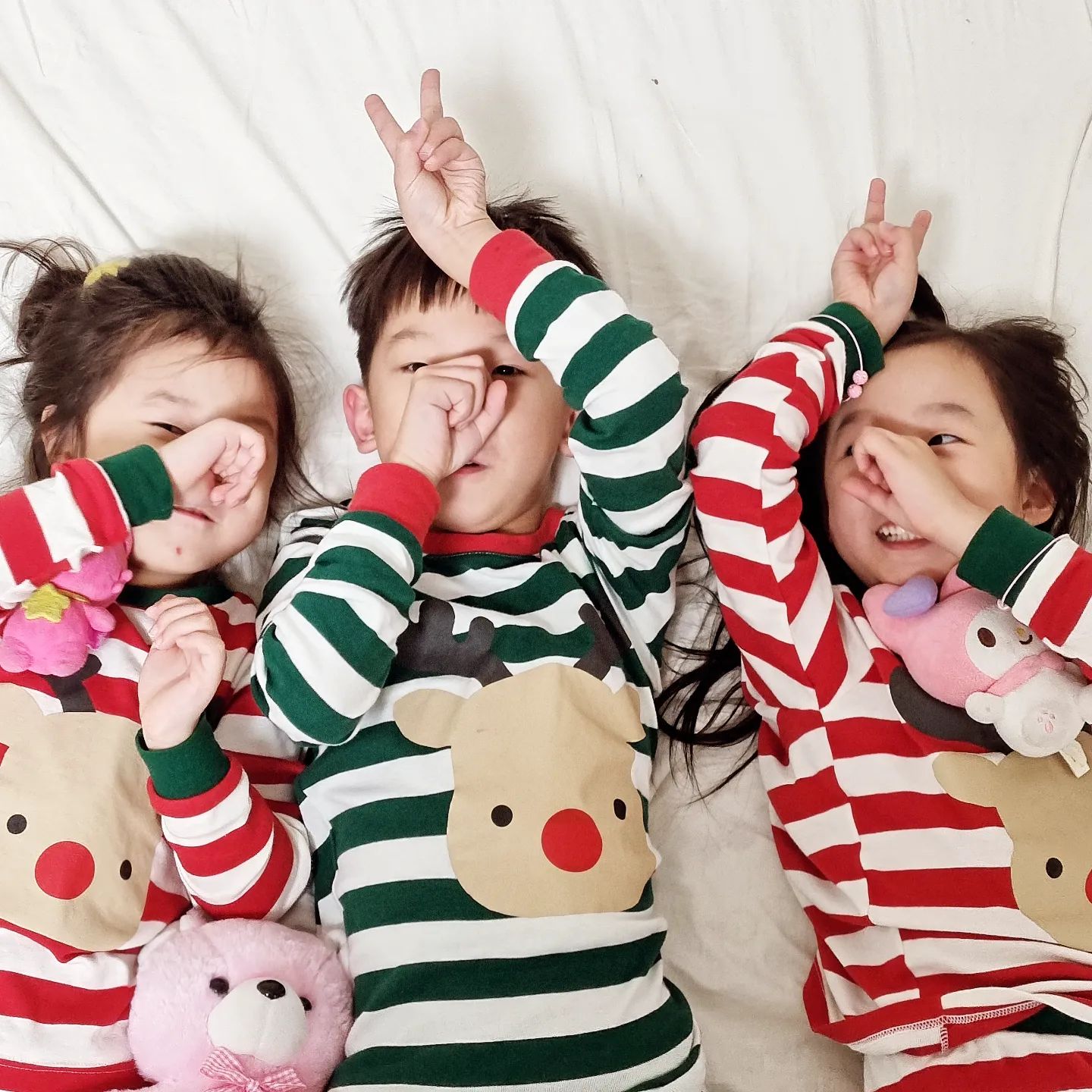 .
2023 MERRY CHRISTMAS
 
 
#크리스마스 #멜크 #삼남매 #딸둘아들하나 #남매스타그램 #루돌프를표현하는법