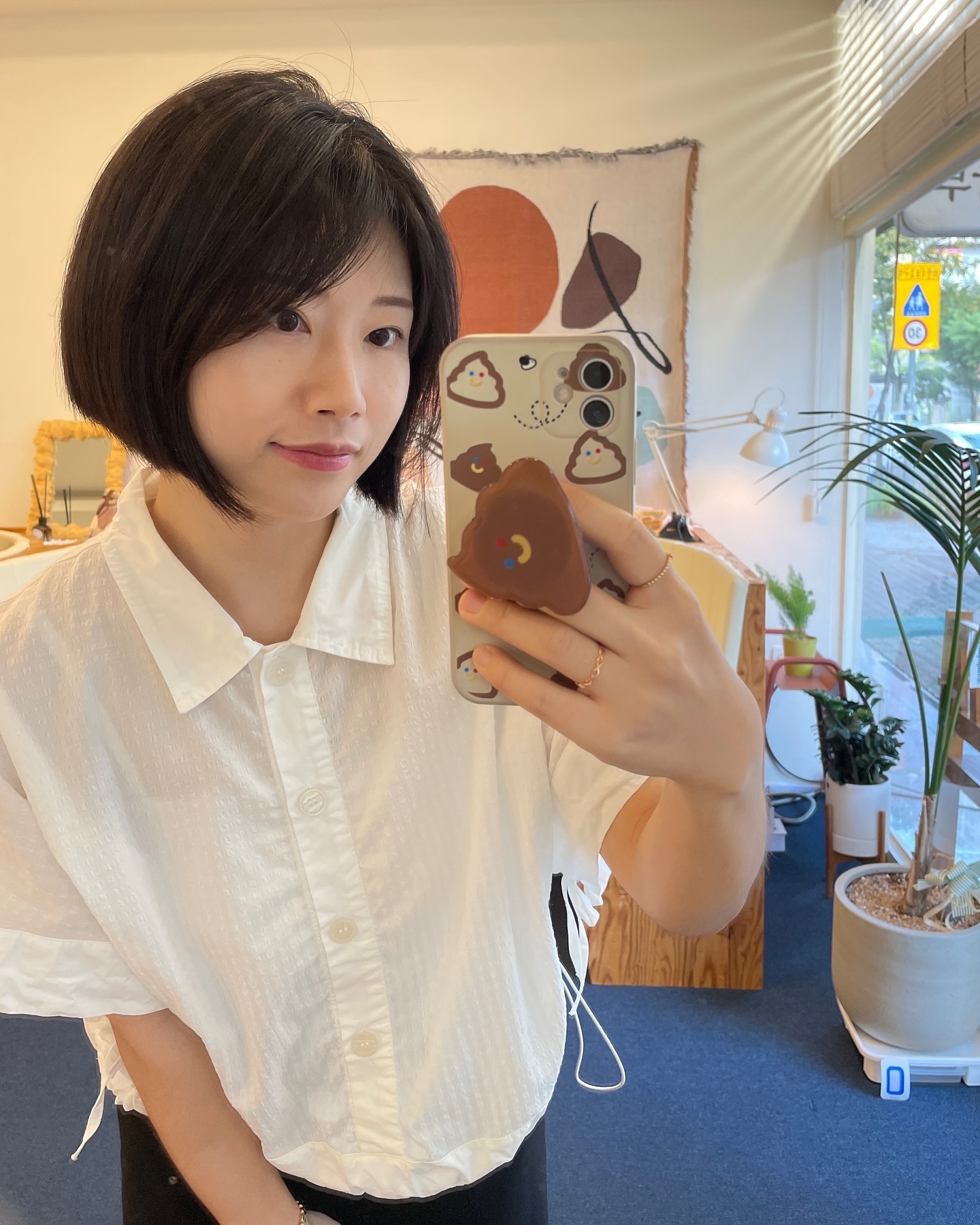 #협찬 

💈e헤어플러스💈

오랜만에 기분전환 하고싶은 날☁️
원장님께 퍼스널 커트를 예약했어요. 

평소 단발머리가 하고싶어도 동그란 얼굴때문에 머뭇거렸었는데, 원장님께서 보브컷을 추천해주셨답니다😊

광주 북구 운암동에 위치한 e헤어플러스는 3만건 이상의 시술과 광주 미용예술경기대회 금상 수상 등 미용업계 숨은 장인이 계신 곳이에요. 

브랜드 미용실 제치고 최초로 ’광천동 미용실‘에서 네이버 플레이스 5위를 했고요. 

얼마나 손이 빠르신지 불필요한 터치없이 몇 번의 가위질로 뚝딱 예쁜머리 완성해주셨어요. 

마지막장 비포사진속 지저분한 머리를 정리하니 훨씬 얼굴이 밝아보이죠? 

저처럼 기분전환이 필요한날! 또는 어떤 머리스타일이 어울리는지 잘 모르겠다! 하시는분들은 e헤어플러스 광주운암점에 맡겨보시길 추천드려요❣️

ehairplus 
⏰ 매일 10:00 - 20:00
📞 062-368-1288
📍 광주 북구 금호로 49-1 (운암동)

#리뷰노트 #운암동미용실 #광주북구미용실 #운암동미용실추천 #광천동미용실 #광천동미용실추천 #광주미용실추천 #광주머리잘하는집